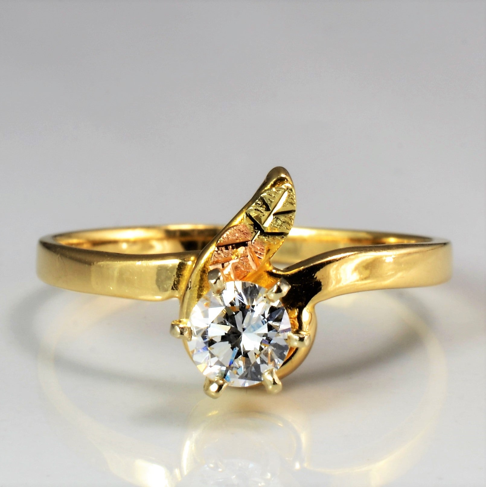 Solitaire Diamond Ring with Fall Leaves | 0.29 ct, SZ 6.5 |
