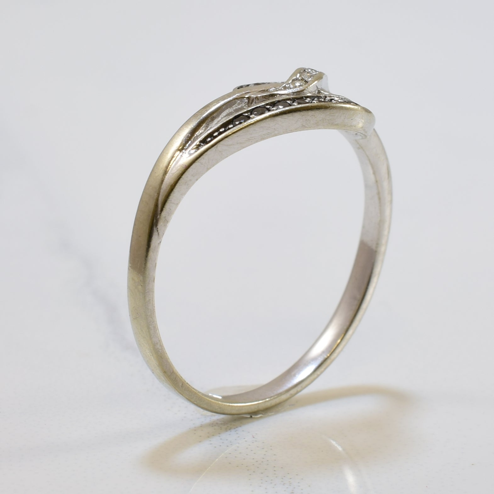 Twisted Black & White Diamond Infinity Ring | 0.07ctw | SZ 6.75 |
