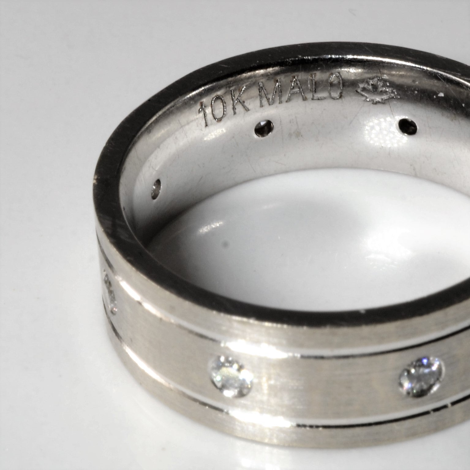 Flush Set Diamond Band | 0.28ctw | SZ 8 |