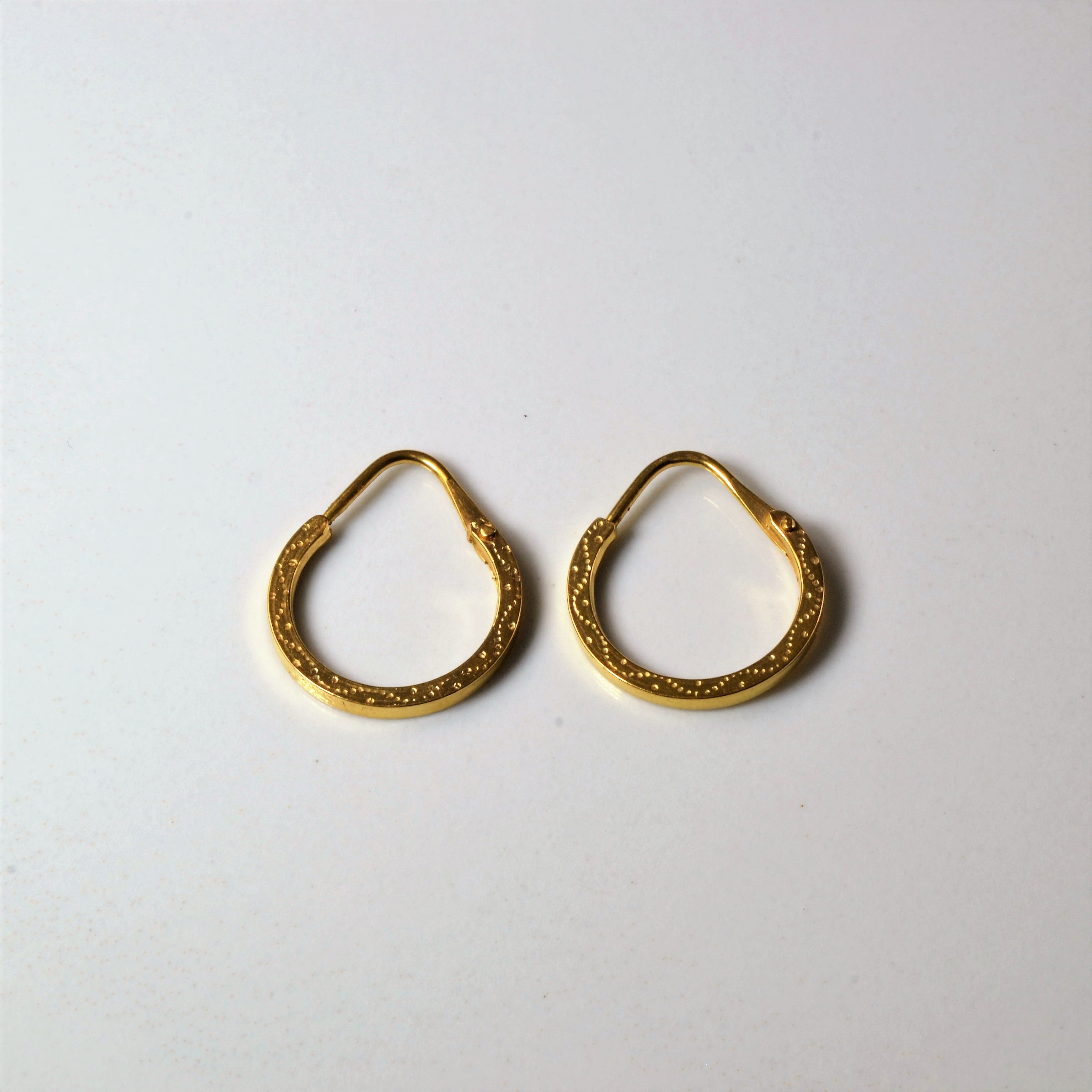 Créoles vintage ornées en or jaune 18 carats 