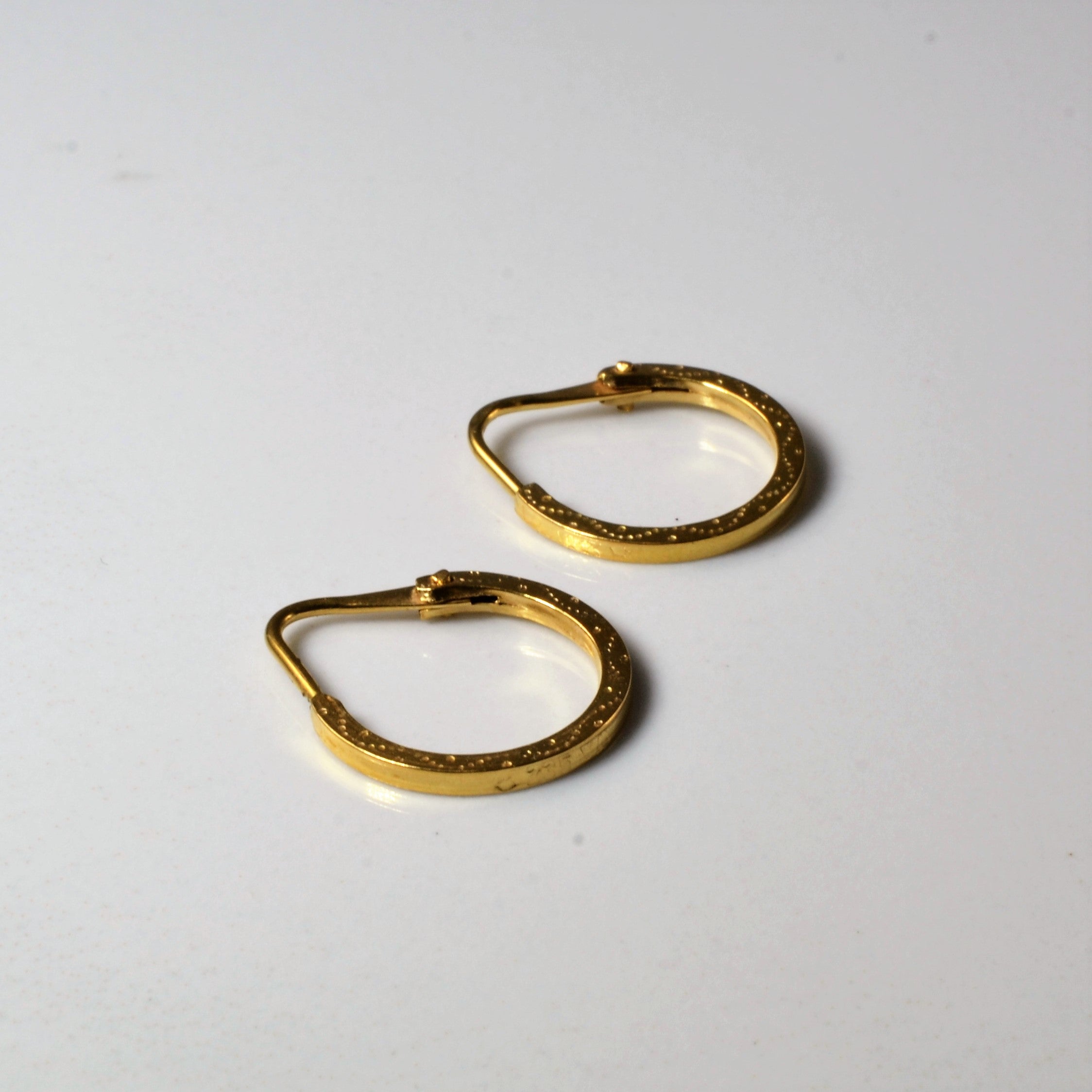 Créoles vintage ornées en or jaune 18 carats 