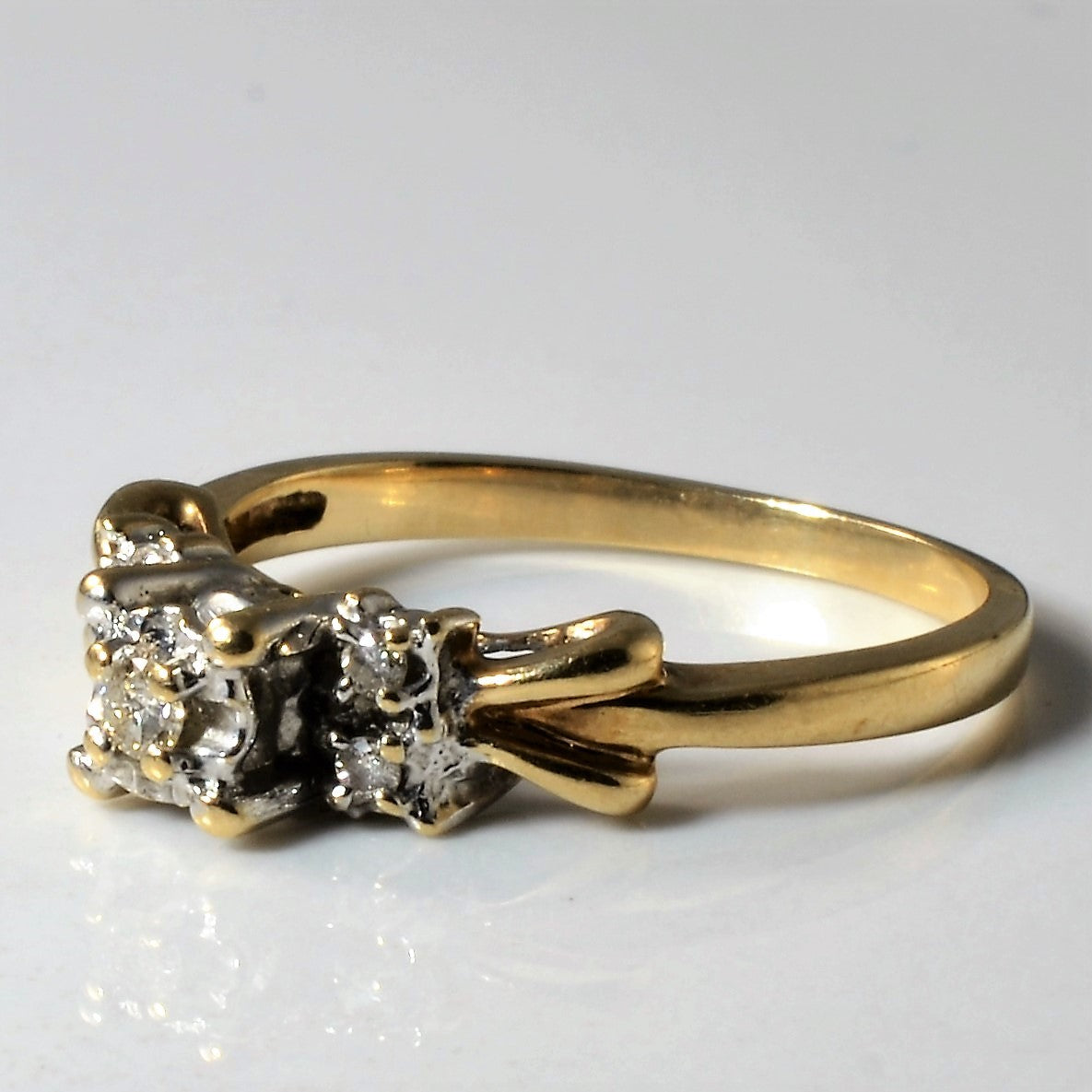 Illusion Set Diamond Ring | 0.08ctw | SZ 6.75 |