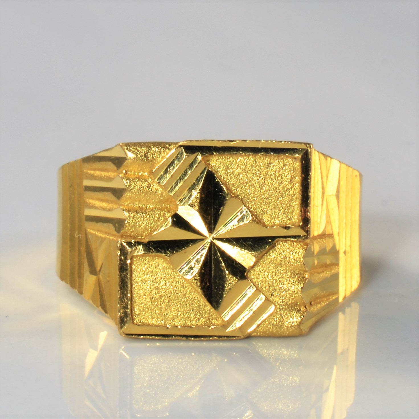 22k Textured Signet Ring | SZ 10.25 |