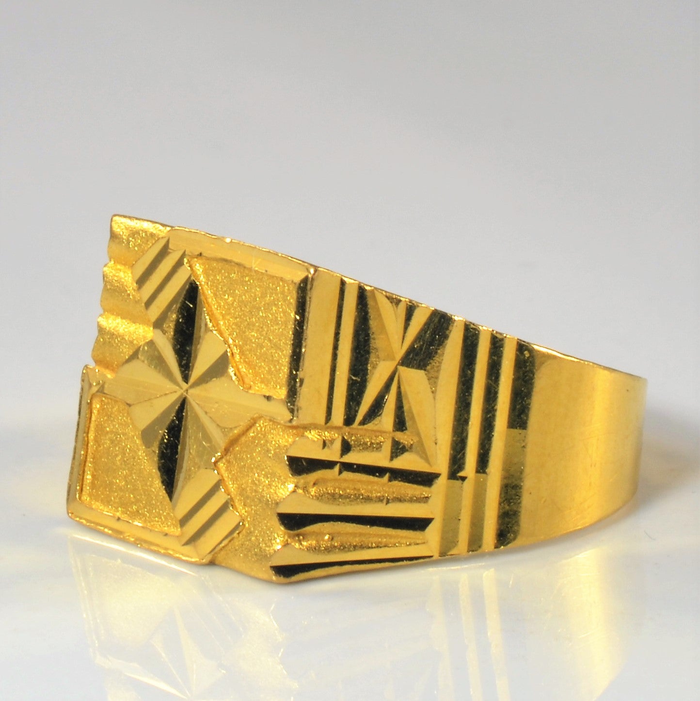 22k Textured Signet Ring | SZ 10.25 |