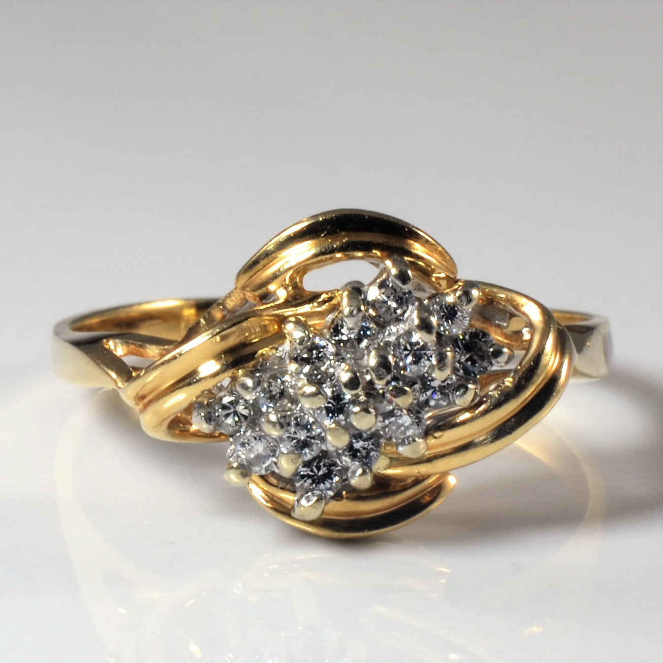 Twisted Halo Diamond Cluster Ring | 0.23ctw | SZ 8 |