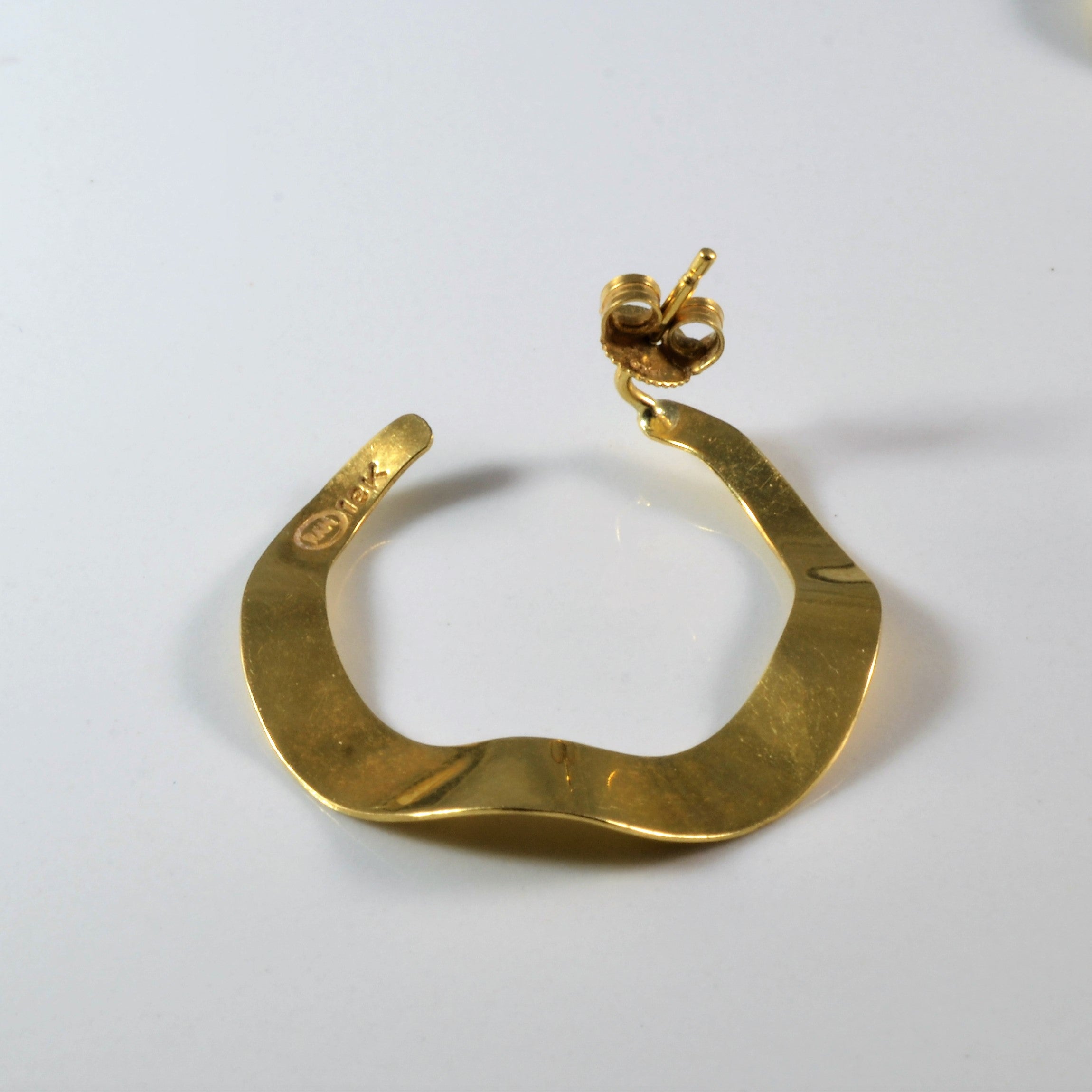 Wavy Gold Hoop Earrings |