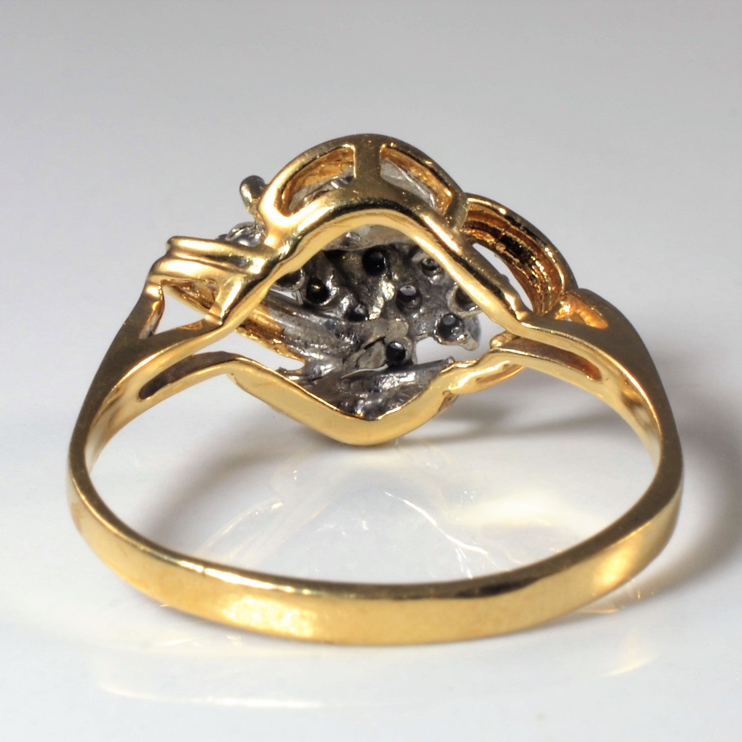 Twisted Halo Diamond Cluster Ring | 0.23ctw | SZ 8 |