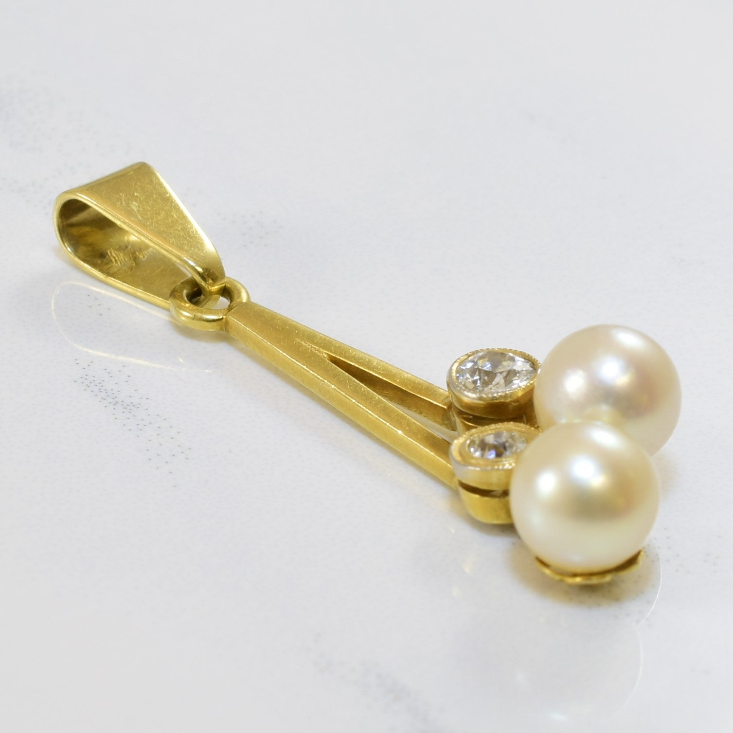 Pendentif goutte en perle et diamant | 3,20 ct, 0,16 ct | 