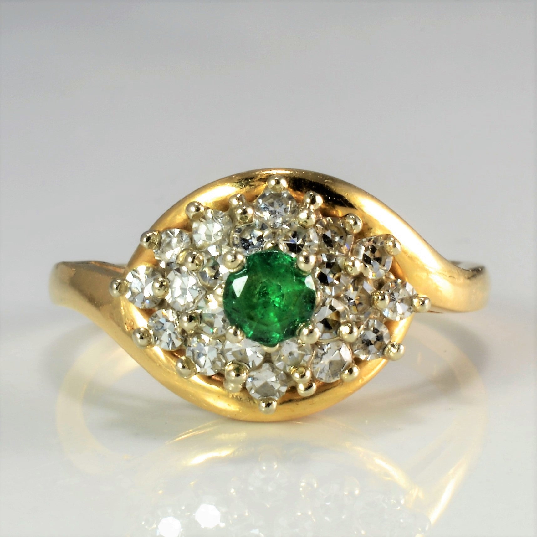 Cluster Diamond & Emerald Ladies Ring | 0.44 ctw, SZ 6.5 |