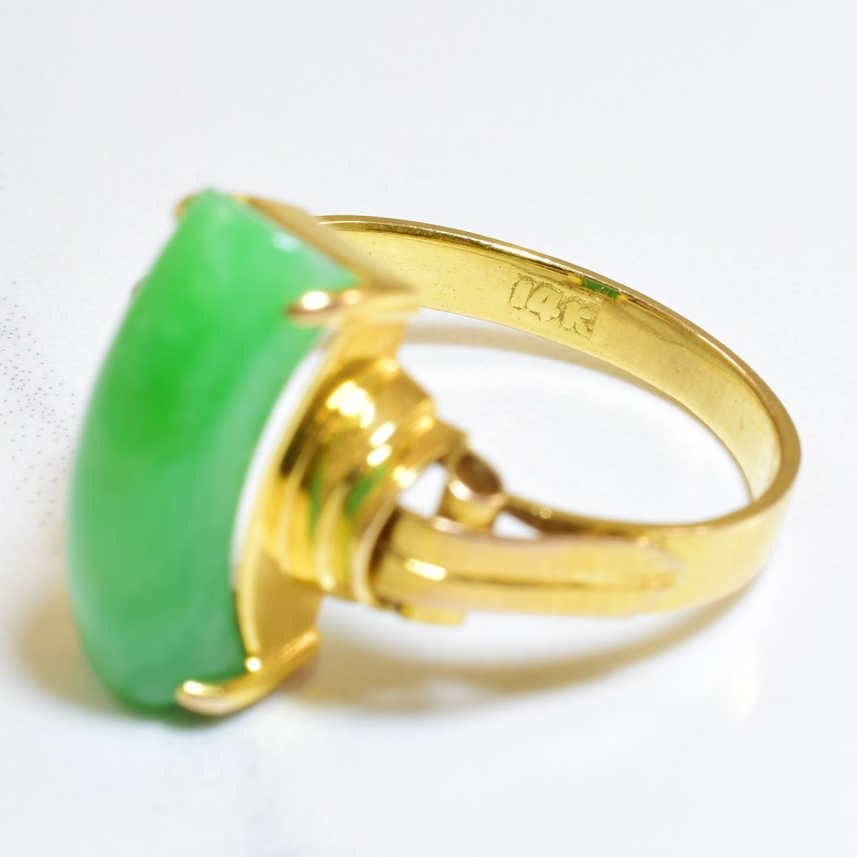 Bague cabochon incurvé en jadéite | 2,50 ct | Taille 4,5 | 