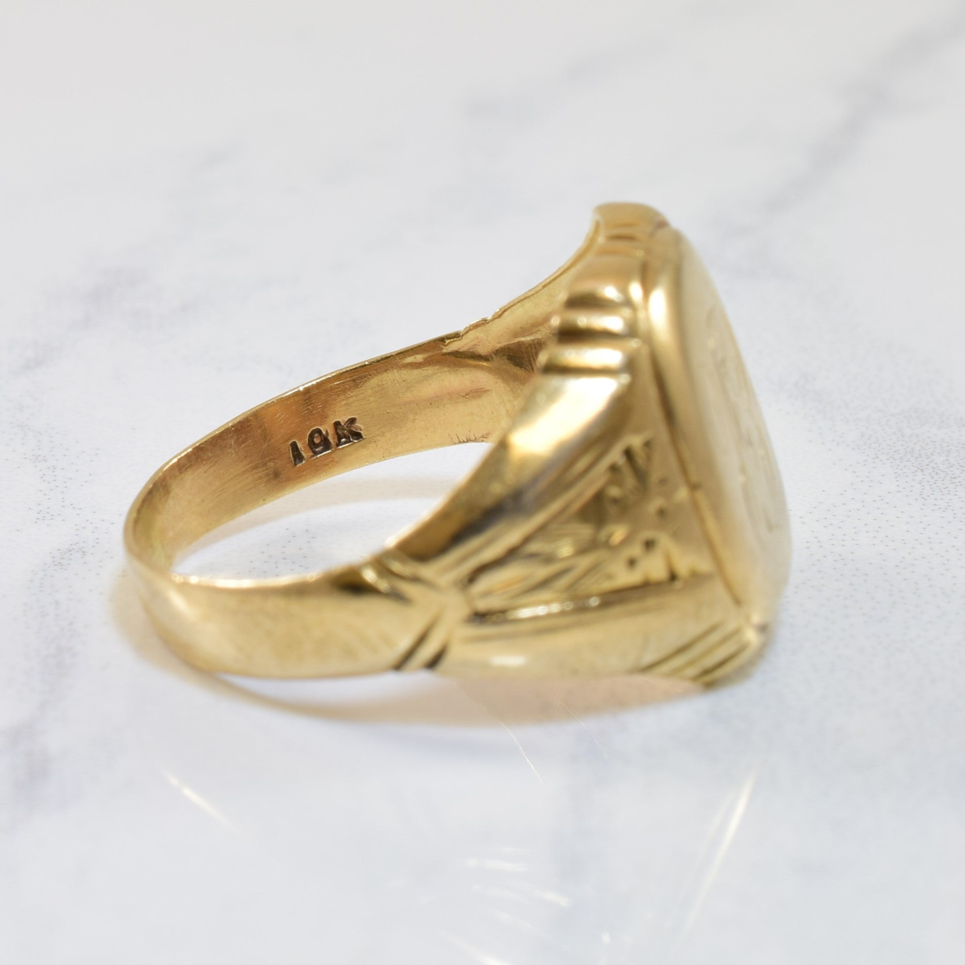 10k Yellow Gold Signet Ring | SZ 8.5 |