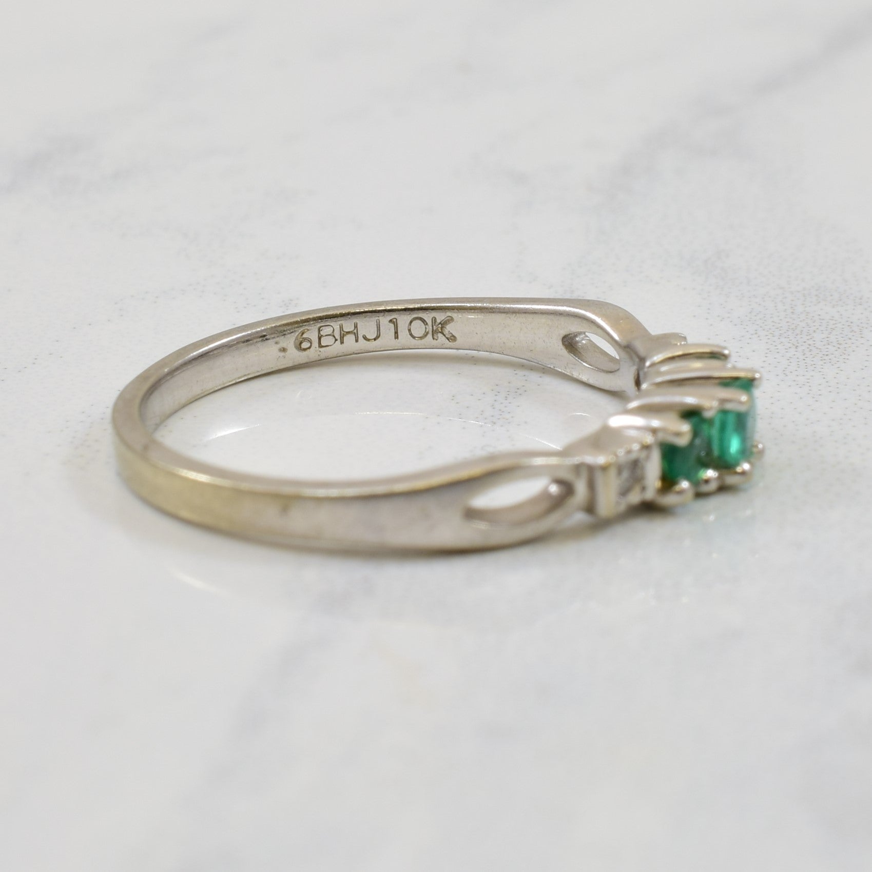 Emerald & Diamond Split Shank Ring | 0.16ctw, 0.02ctw | SZ 6.5 |