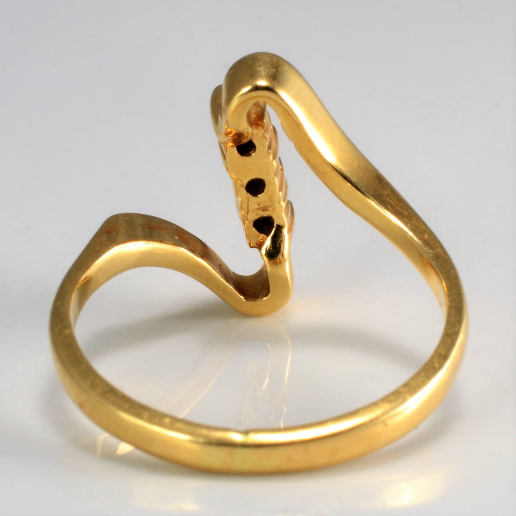 Chevron Diamond Ladies Ring | 0.09 ctw, SZ 4.75 |
