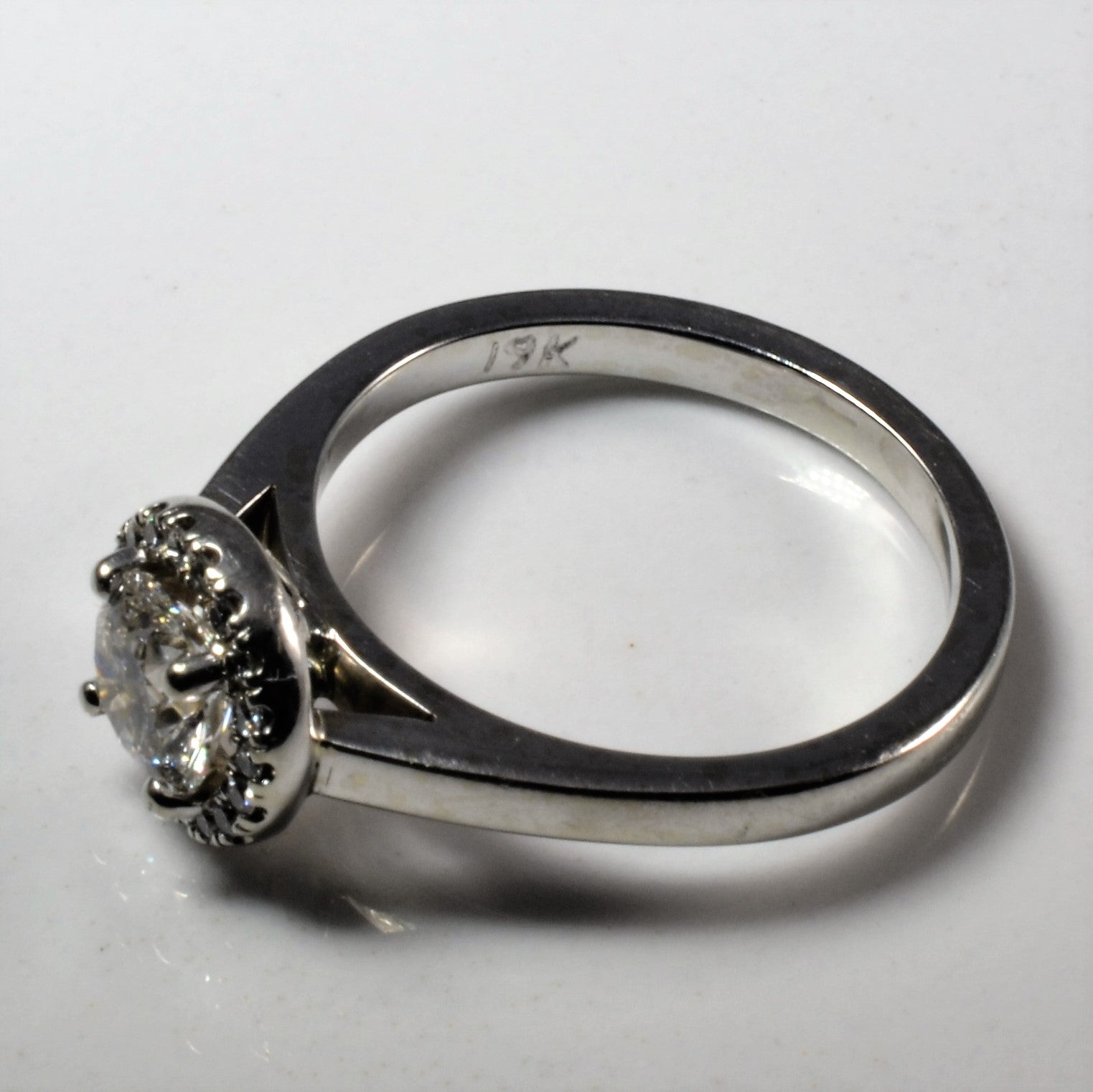 Classic Halo Diamond Engagement Ring | 0.92ctw | SZ 6.25 |