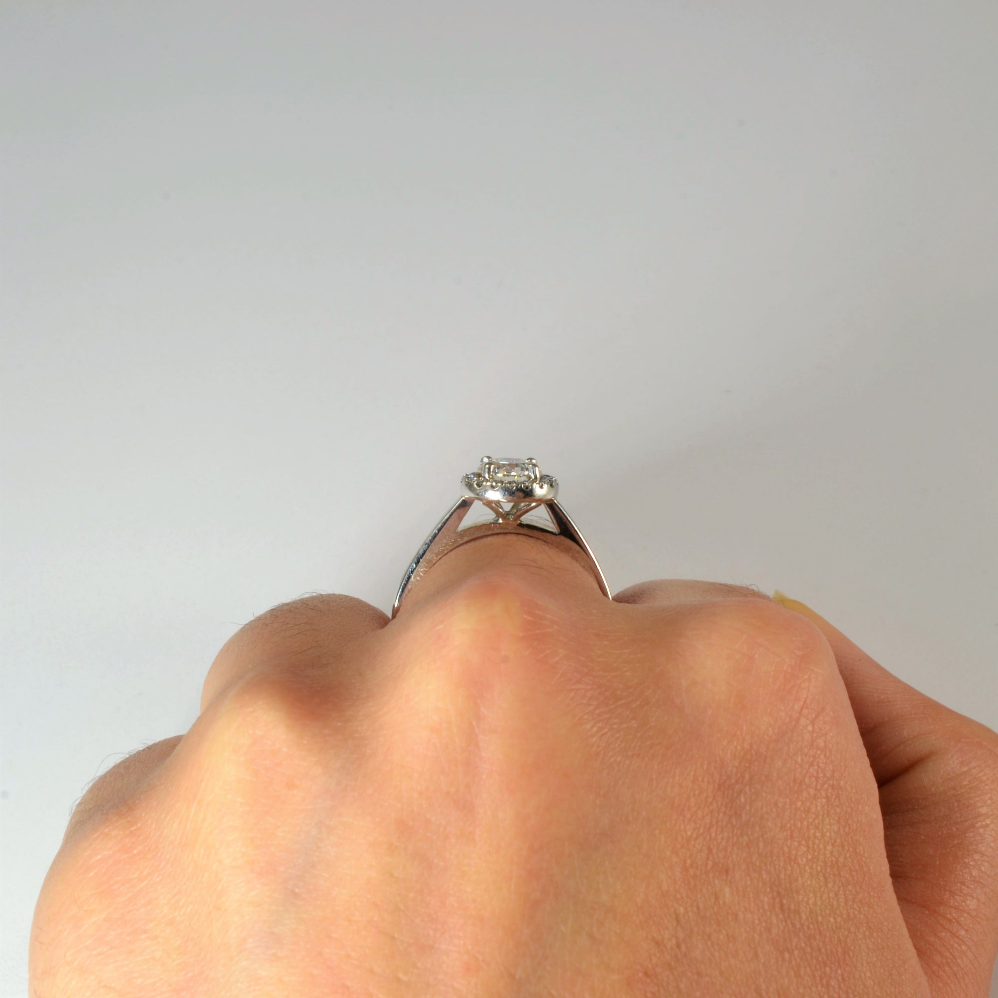 Classic Halo Diamond Engagement Ring | 0.92ctw | SZ 6.25 |