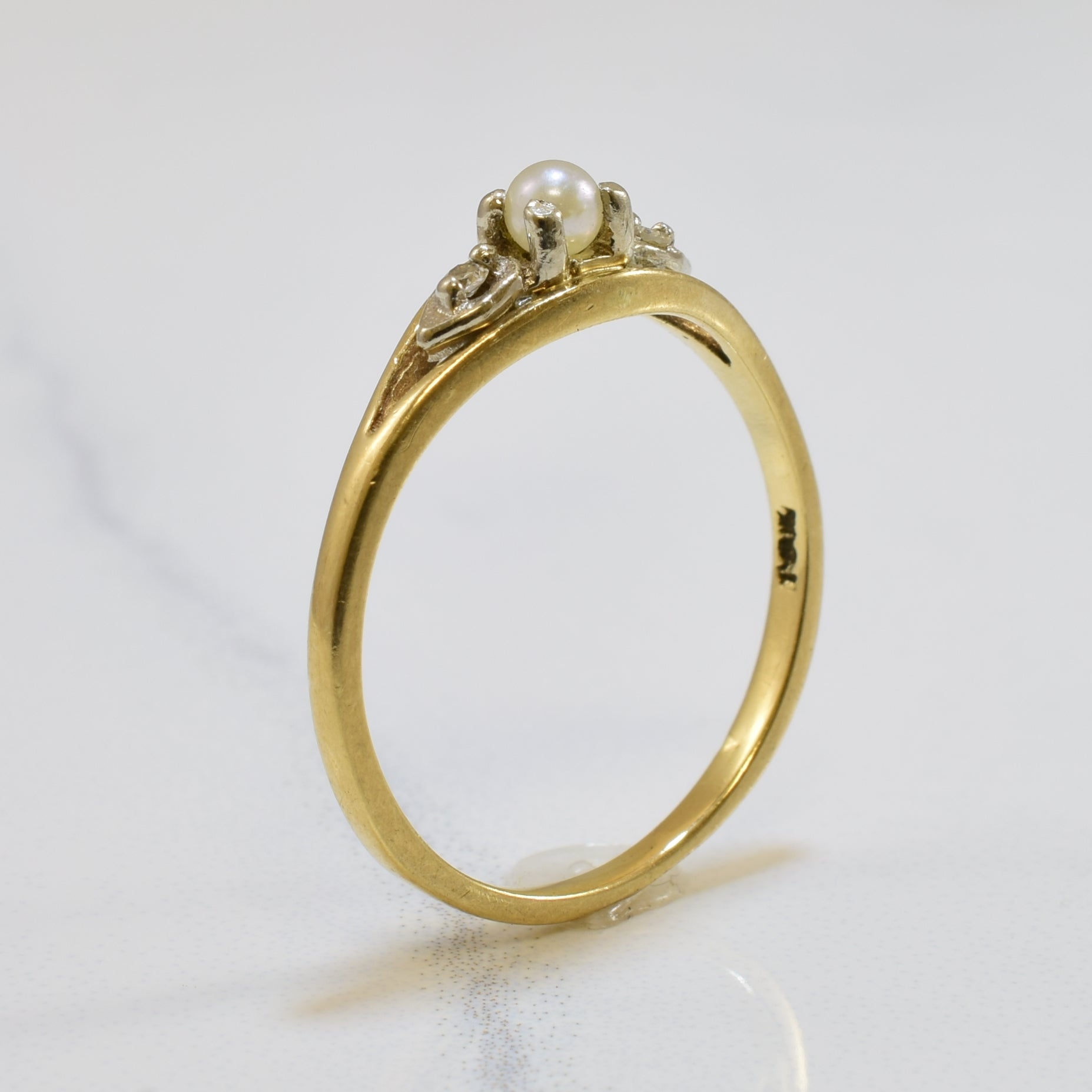 Pearl & Diamond Ring | 0.12ct, 0.02ctw | SZ 5.75 |