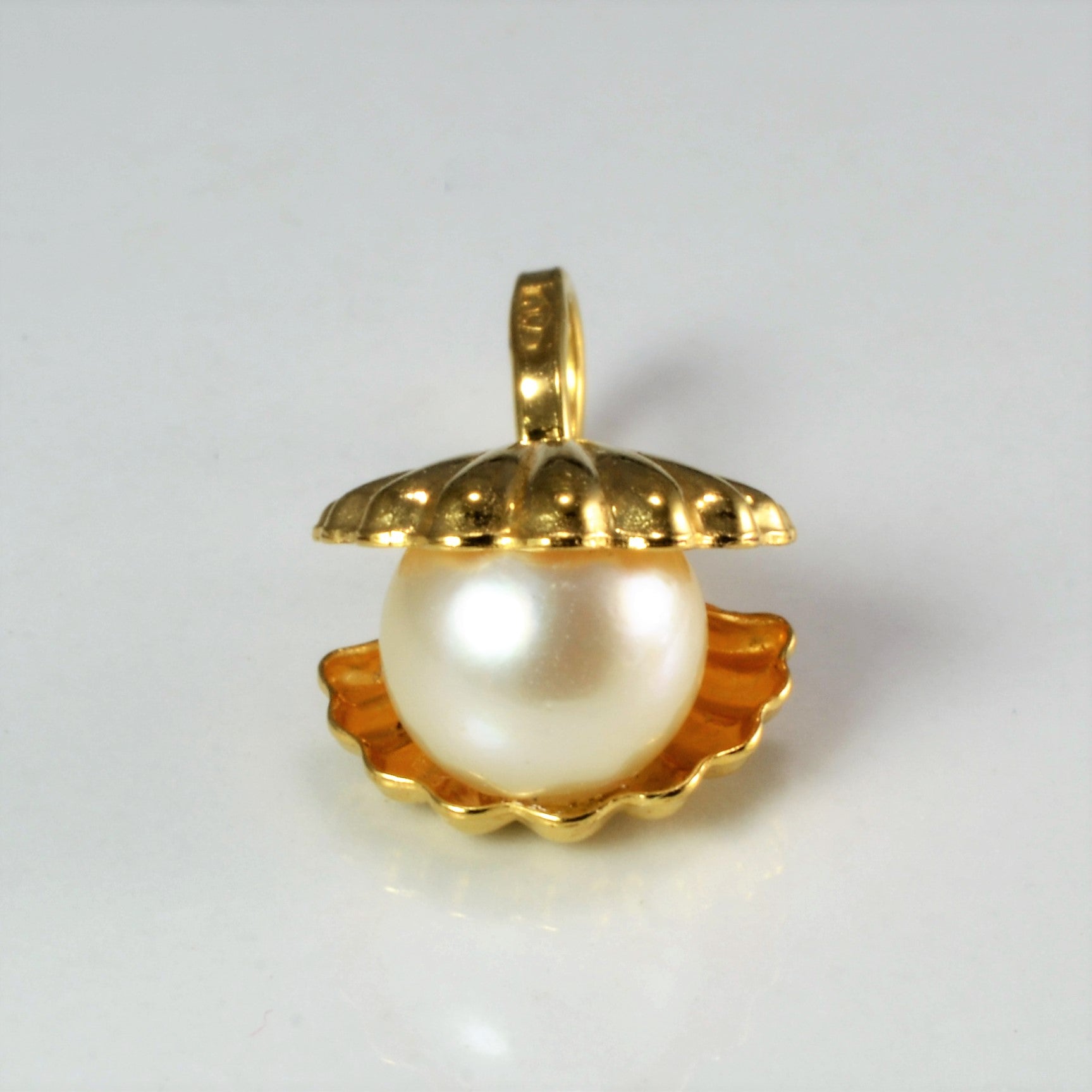 Clam shell Pearl Pendant