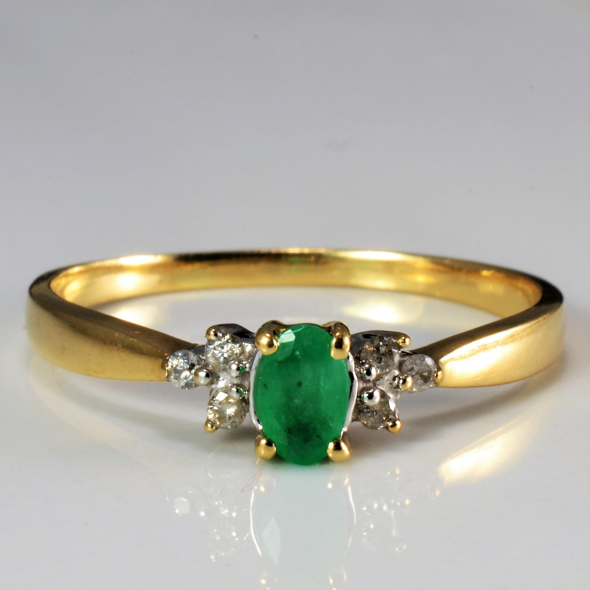 Emerald & Cluster Diamond Ladies Ring | 0.06 ctw, SZ 8.25 |