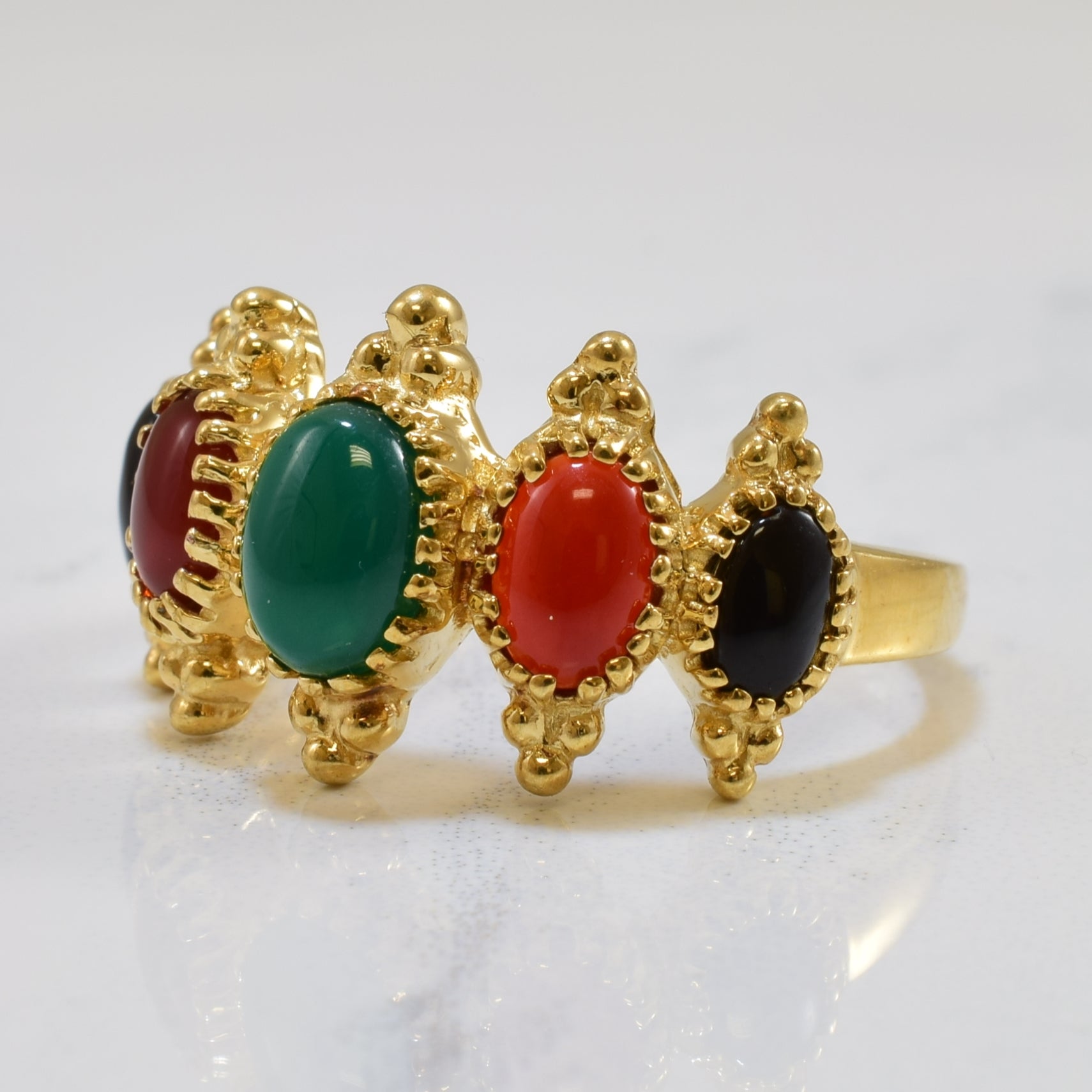 Bague en calcédoine multicolore à cinq pierres (1997) | 1,50 ct au total | Taille 8 | 