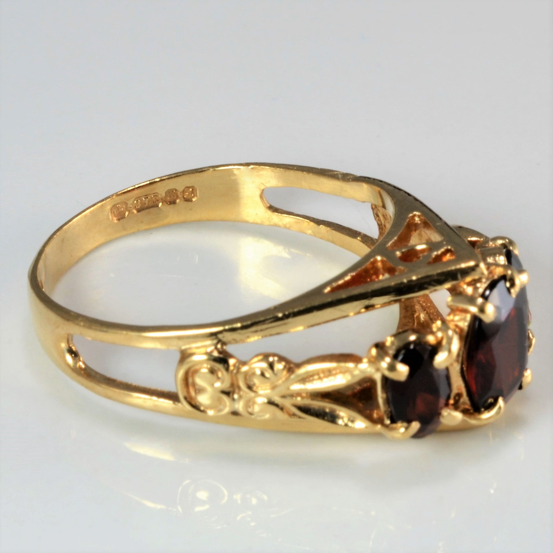 High Set Three Stone Garnet Vintage Ring | SZ 7.75 |