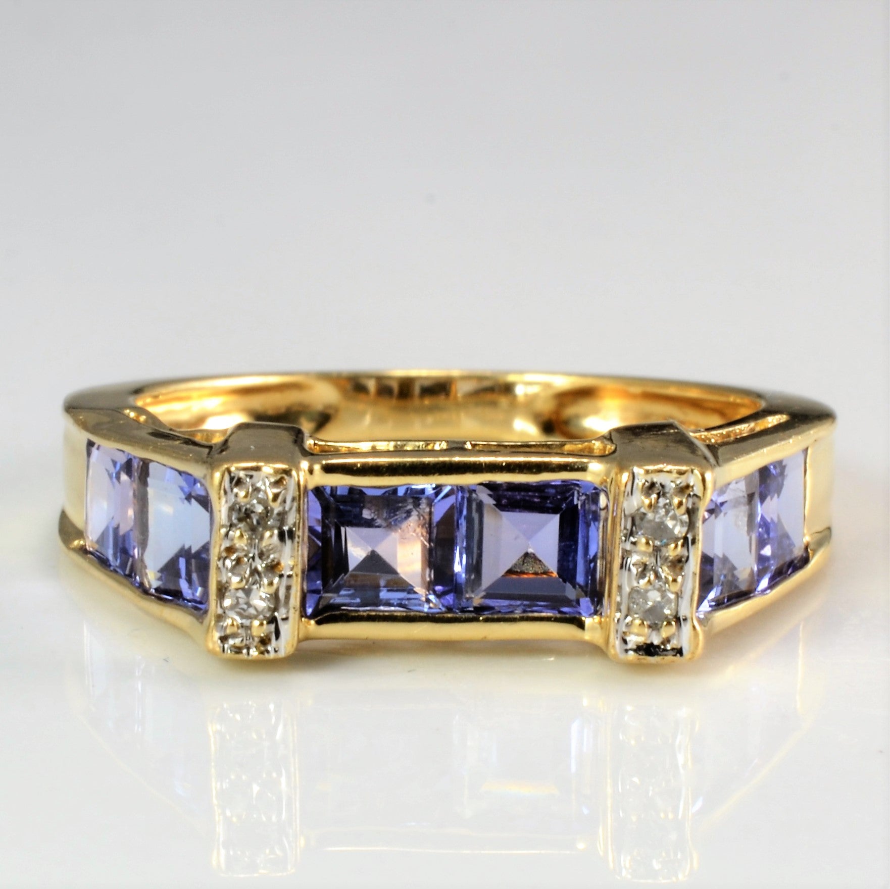 High Set Tanzanite & Diamond Ladies Fancy Ring | 0.04 ctw, SZ 6 |
