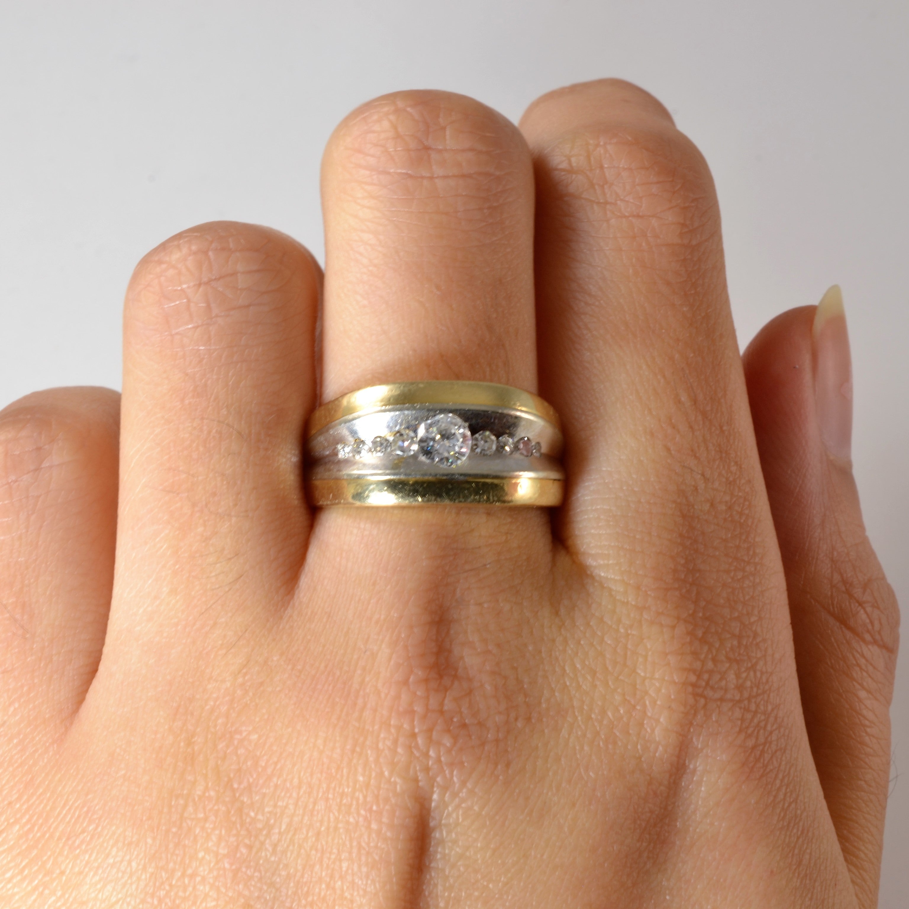 Two Tone Flush Set Gradient Diamond Ring | 0.40ctw | SZ 8 |