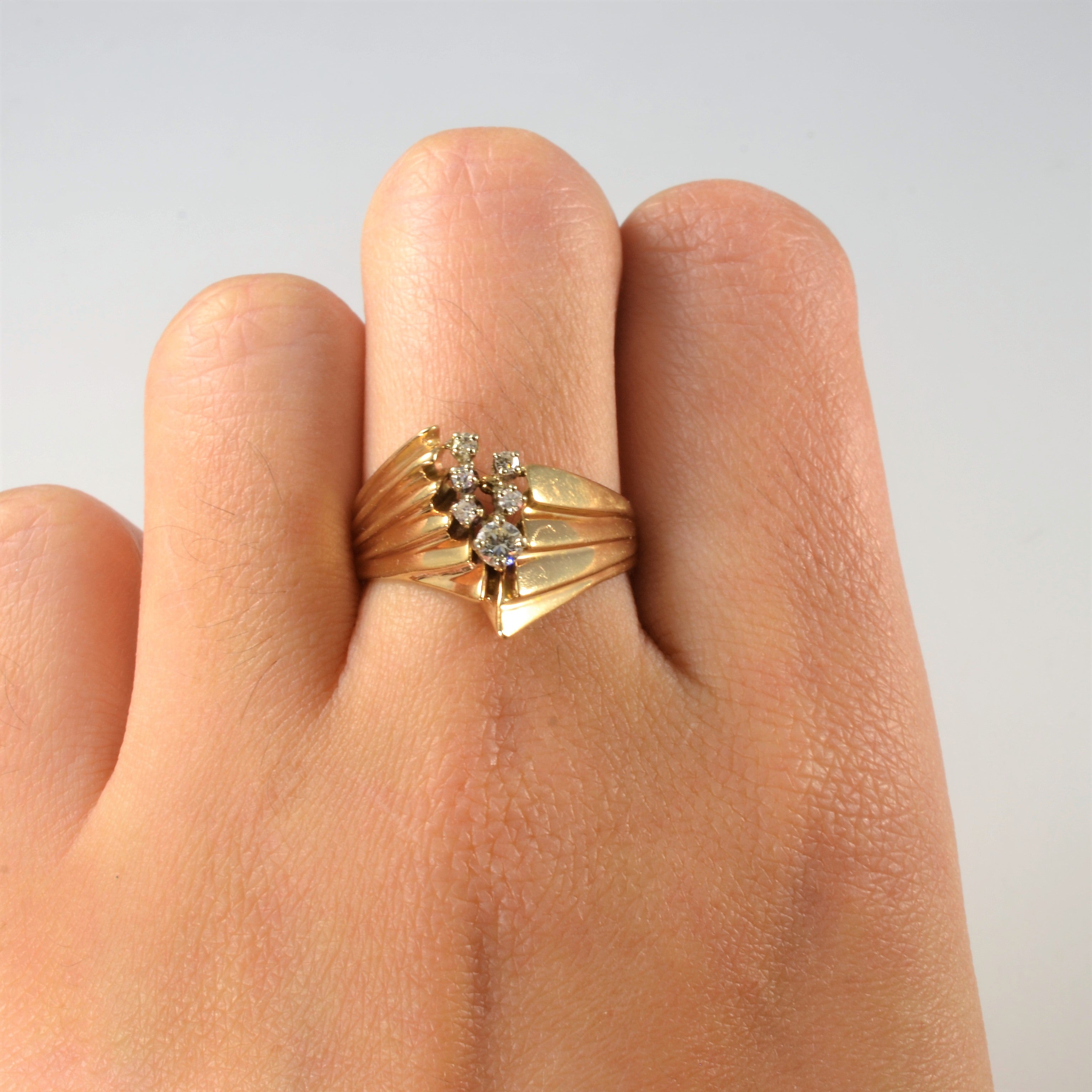 Cluster Diamond Chevron Ring | 0.19ctw | SZ 7.5 |