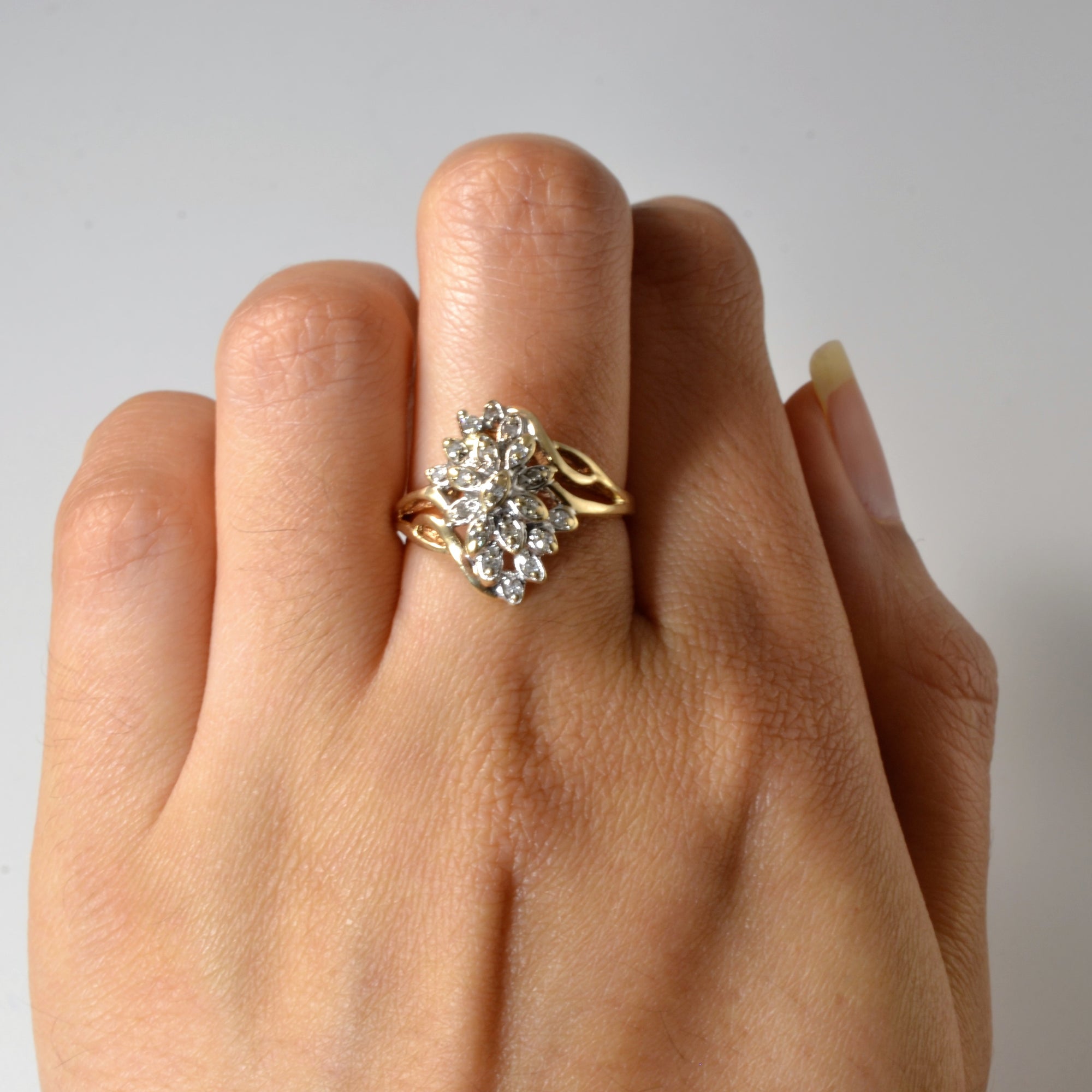 Floral Diamond Cluster Ring | 0.095ctw | SZ 7 |