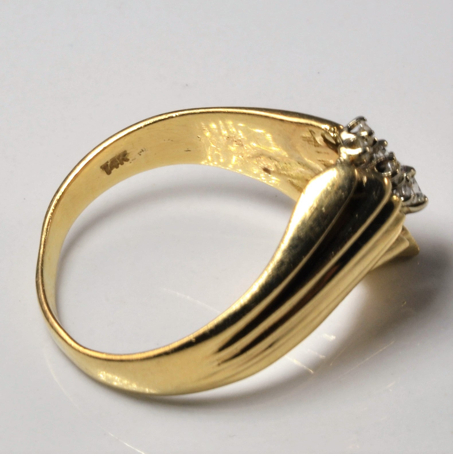 Cluster Diamond Chevron Ring | 0.19ctw | SZ 7.5 |