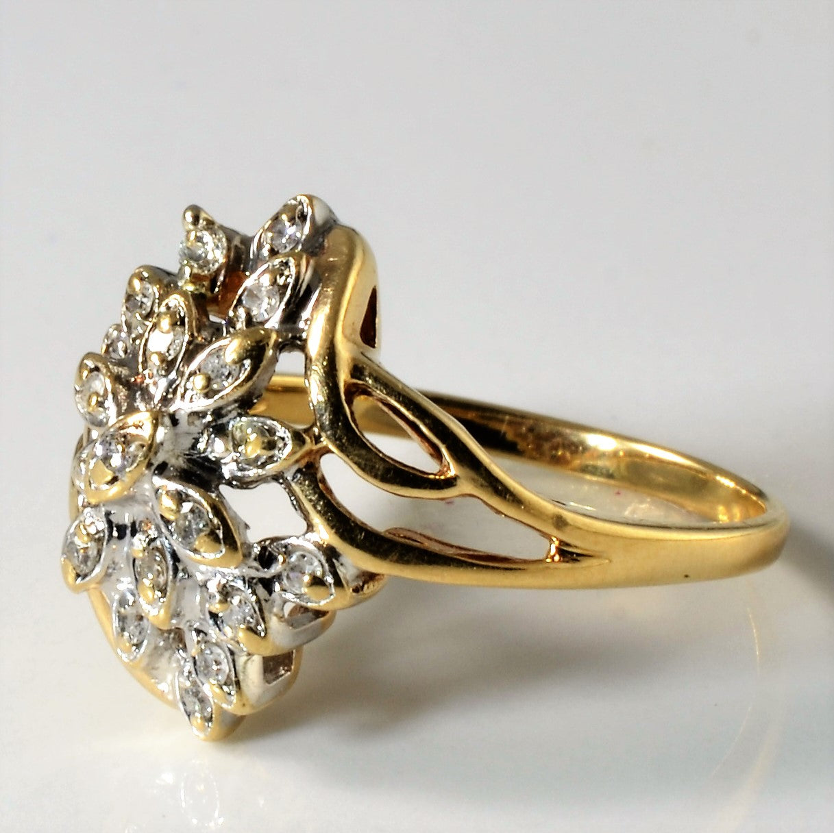 Floral Diamond Cluster Ring | 0.095ctw | SZ 7 |