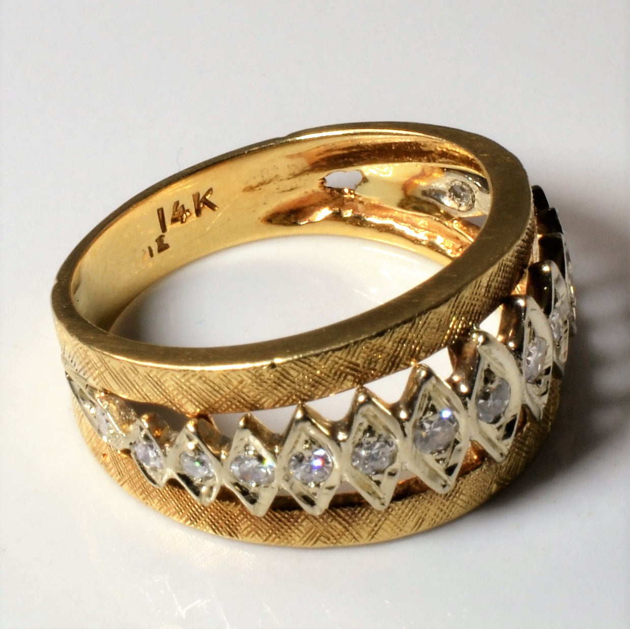 Marquise Shaped Tapered Gold Ring | 0.22ctw | SZ 6.5 |