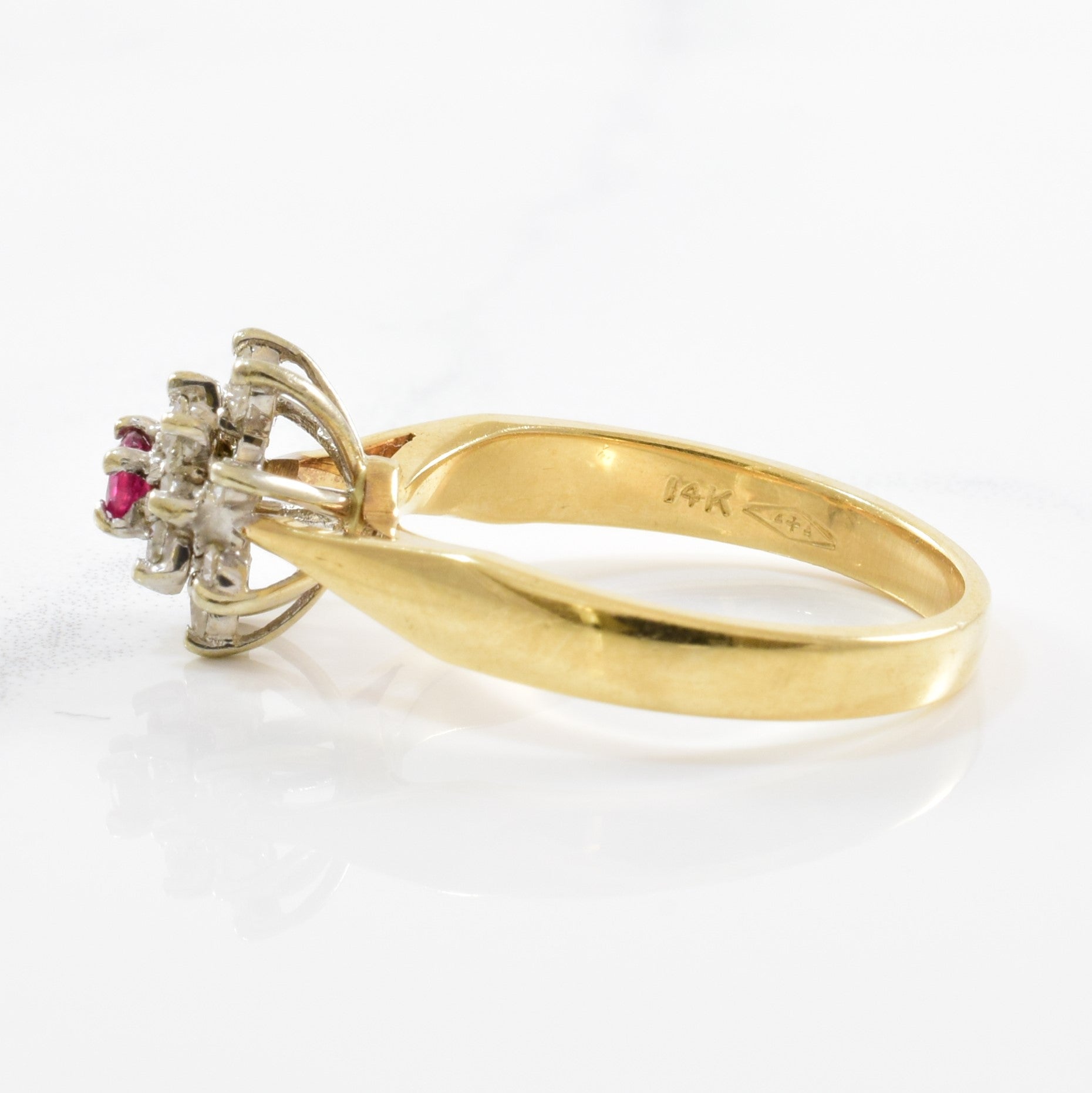 Floral Diamond & Ruby Ring | 0.20ctw, 0.10ct | SZ 6 |