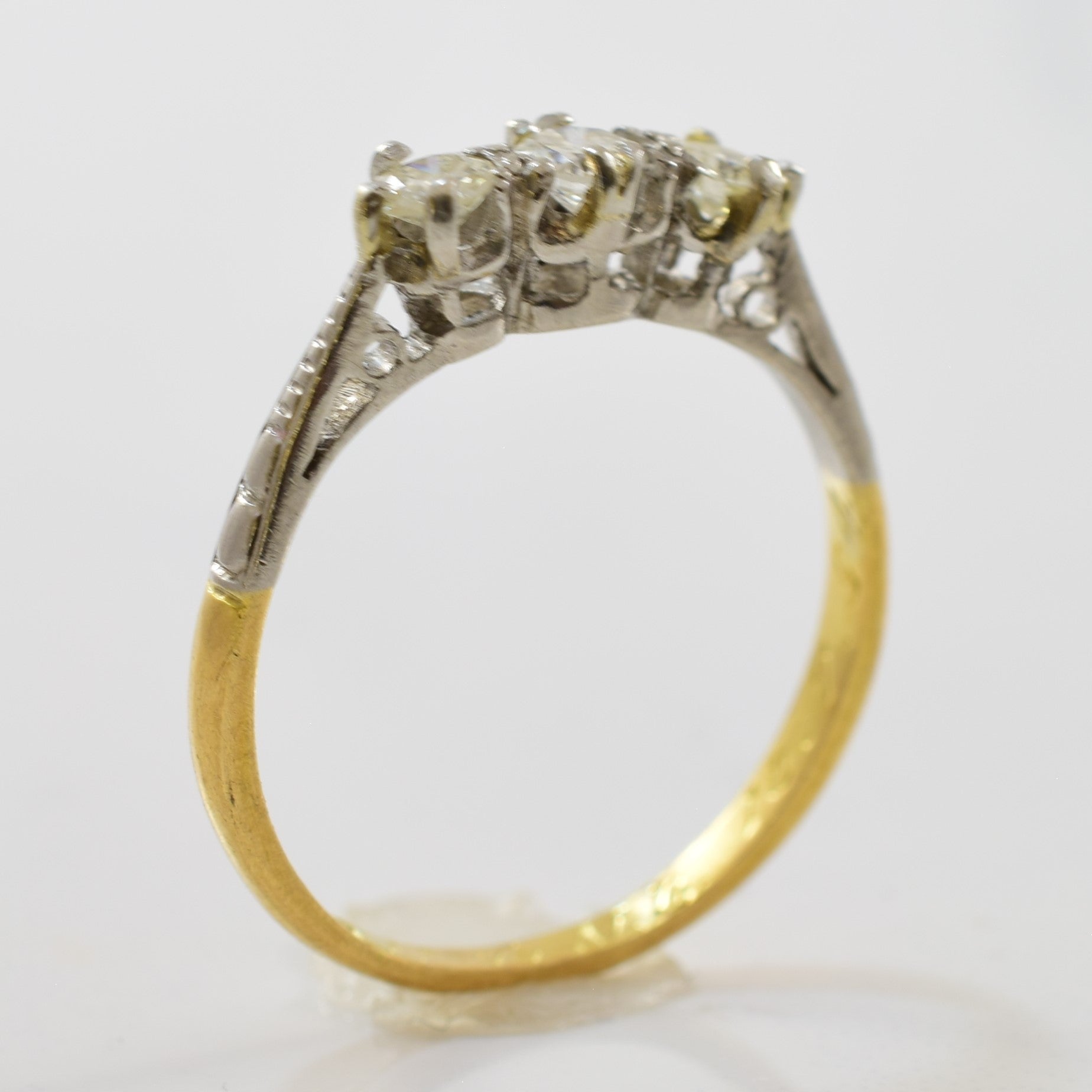 1950s Three Stone Diamond Ring | 0.26ctw | SZ 5.75 |