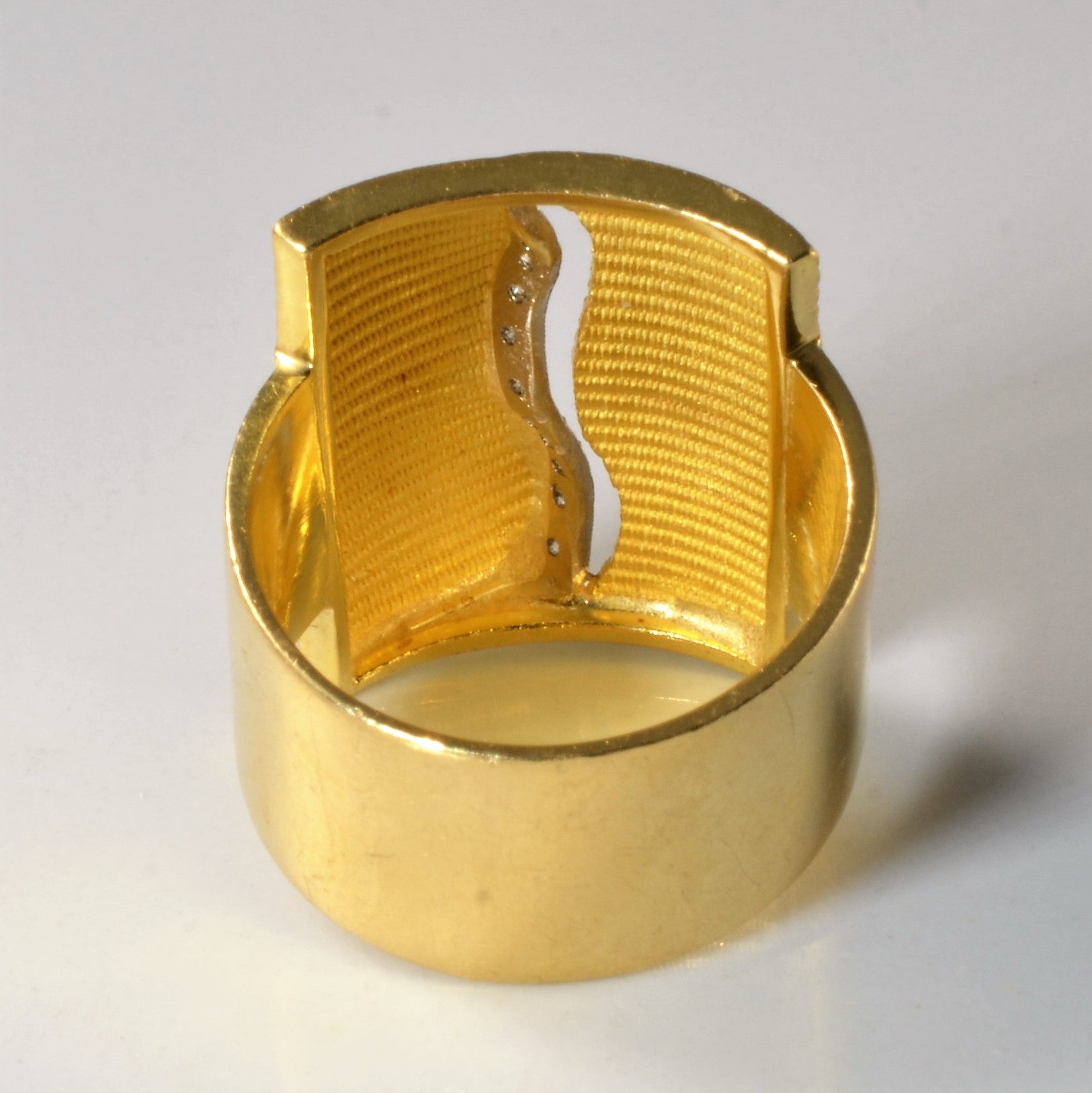 Bague large texturée en diamant | 0,05 ct | Taille 6,75 | 