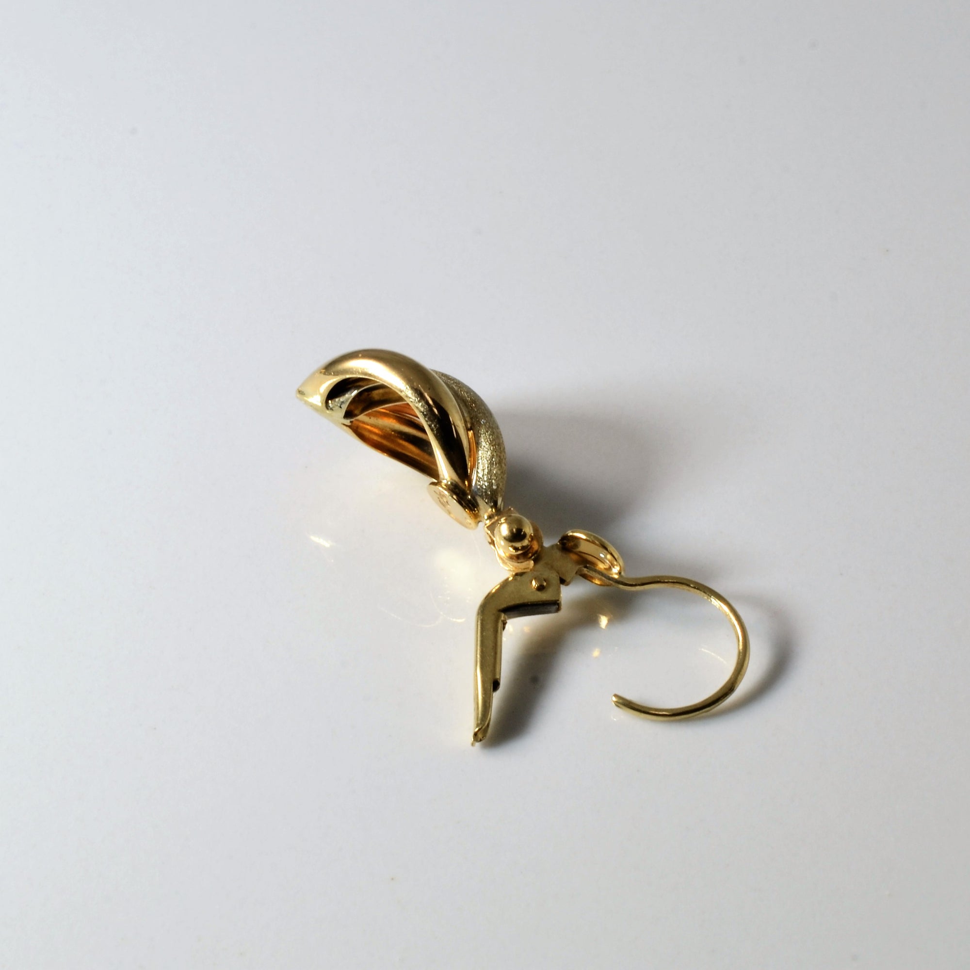 Tri Tone Gold Drop Earrings & Pendant Set |