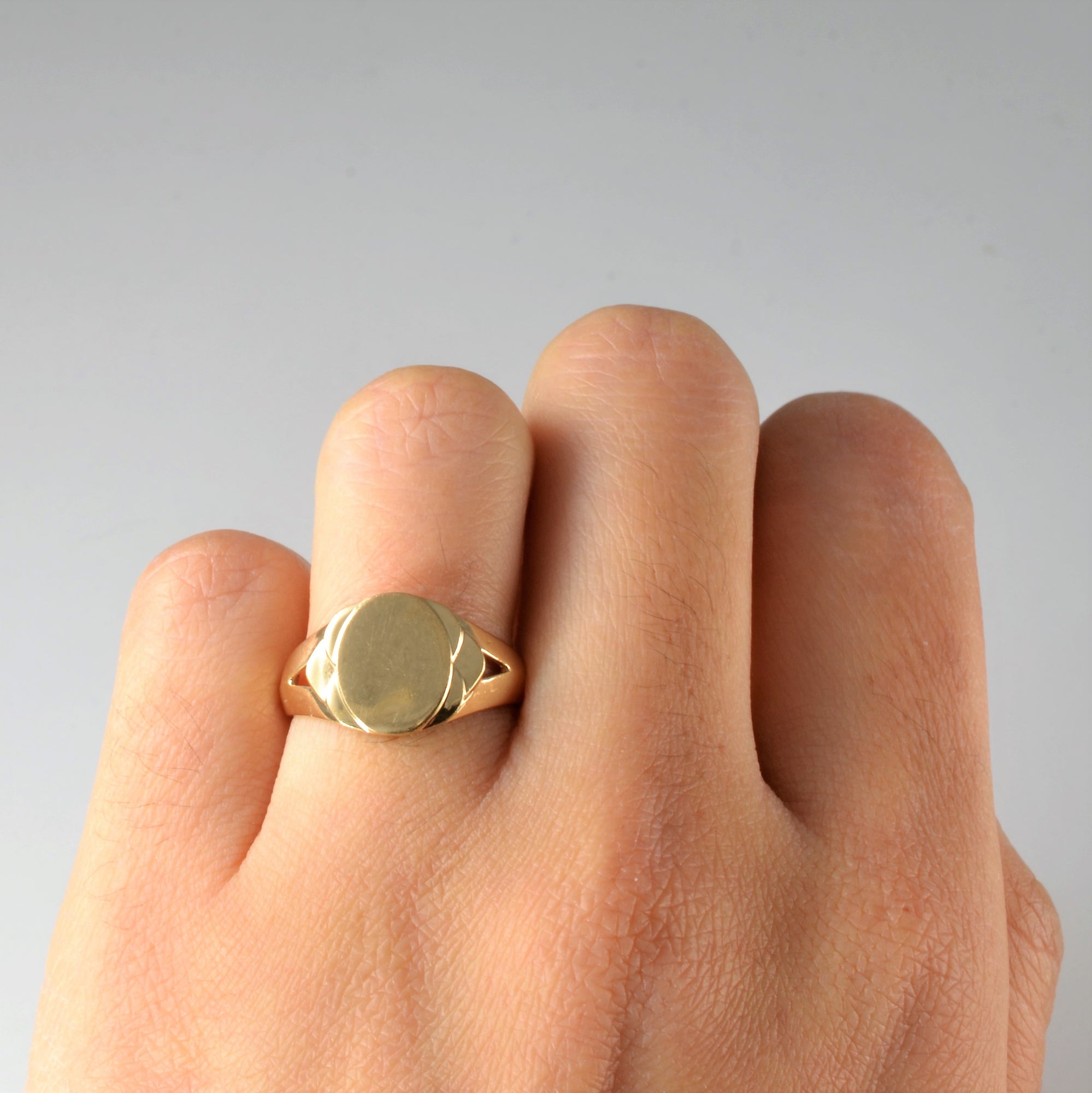 Gold Signet Ring | SZ 5.75 |