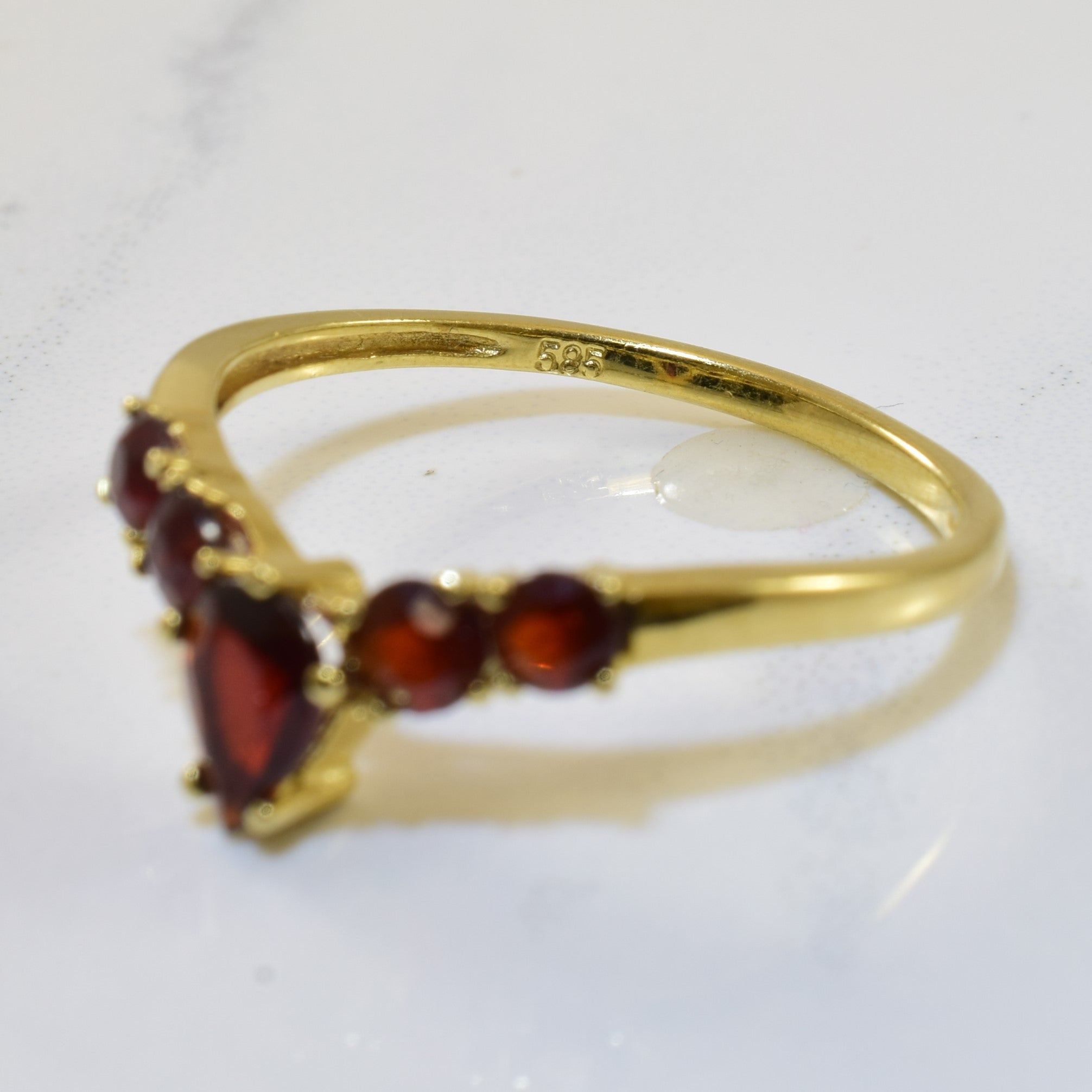 Garnet Chevron Ring | 0.85ctw | SZ 8 |