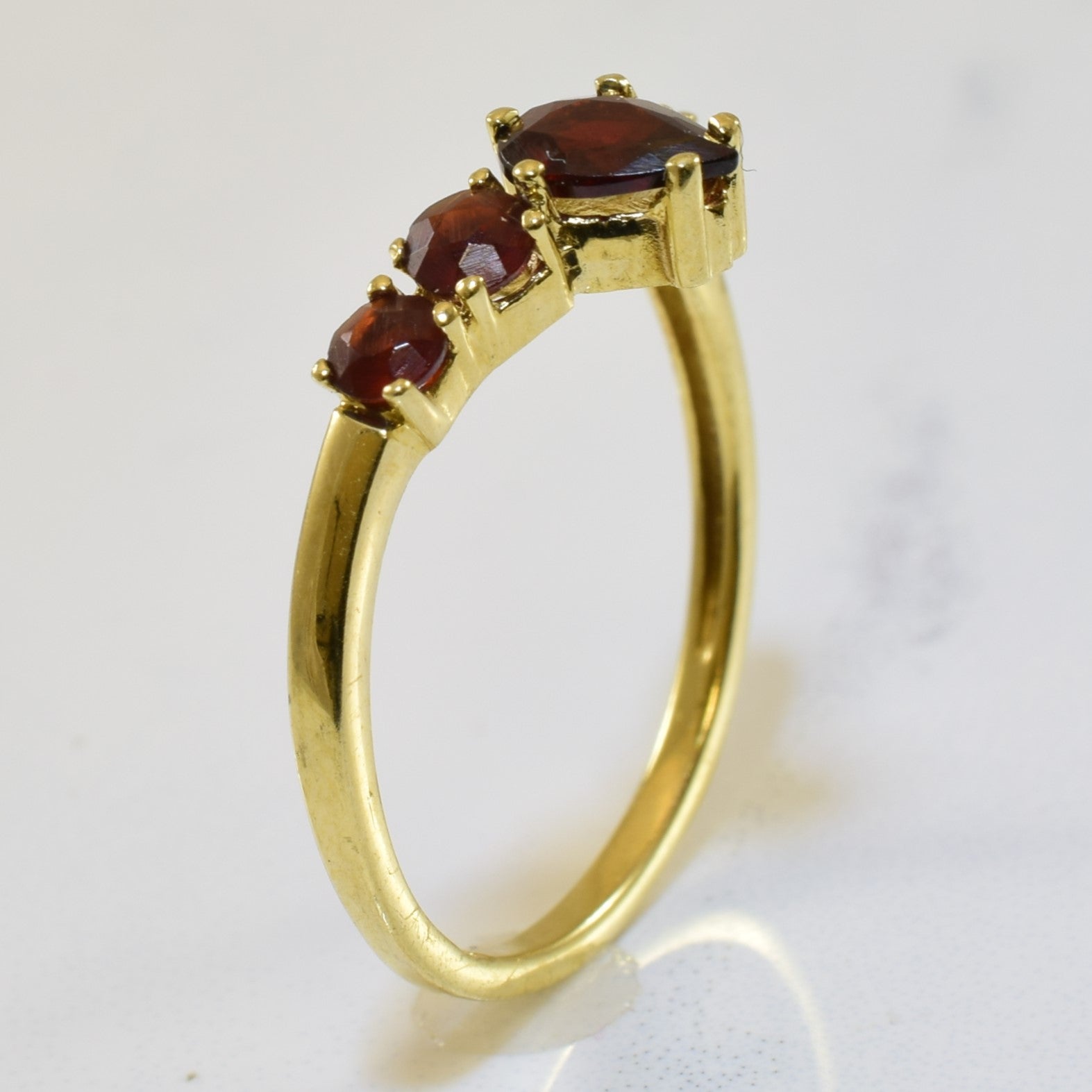 Garnet Chevron Ring | 0.85ctw | SZ 8 |