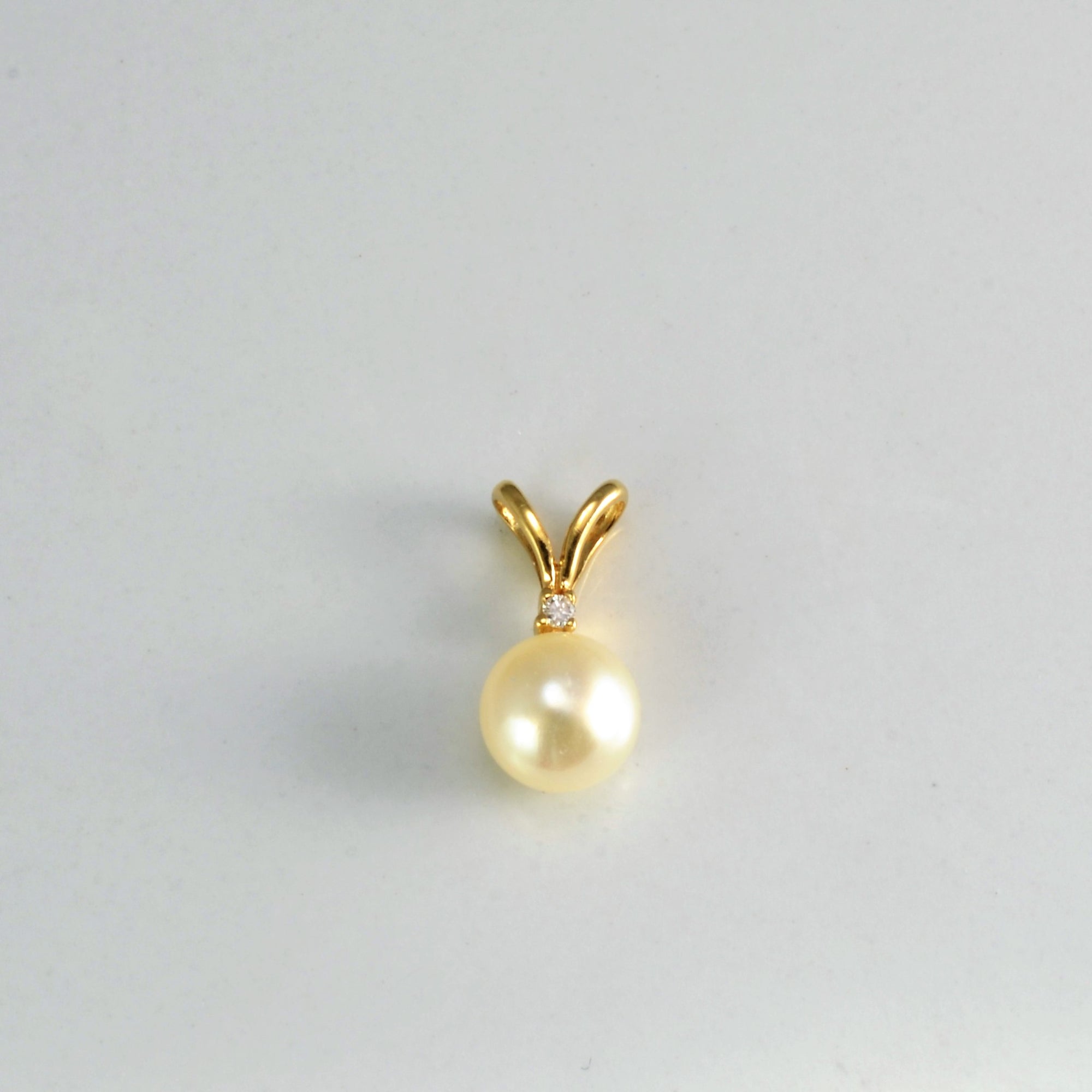 Pearl & Diamond Drop Pendant | 0.01 ct |