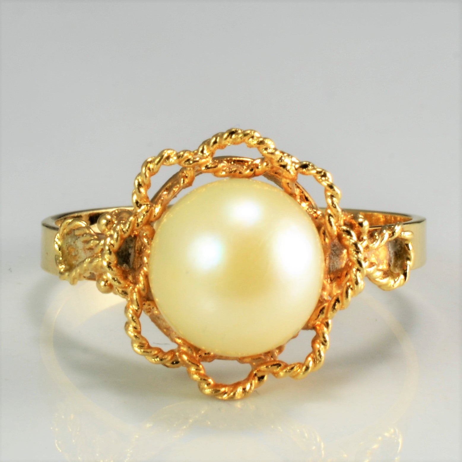 Detailed Edge Solitaire Pearl Ring | SZ 7.5 |