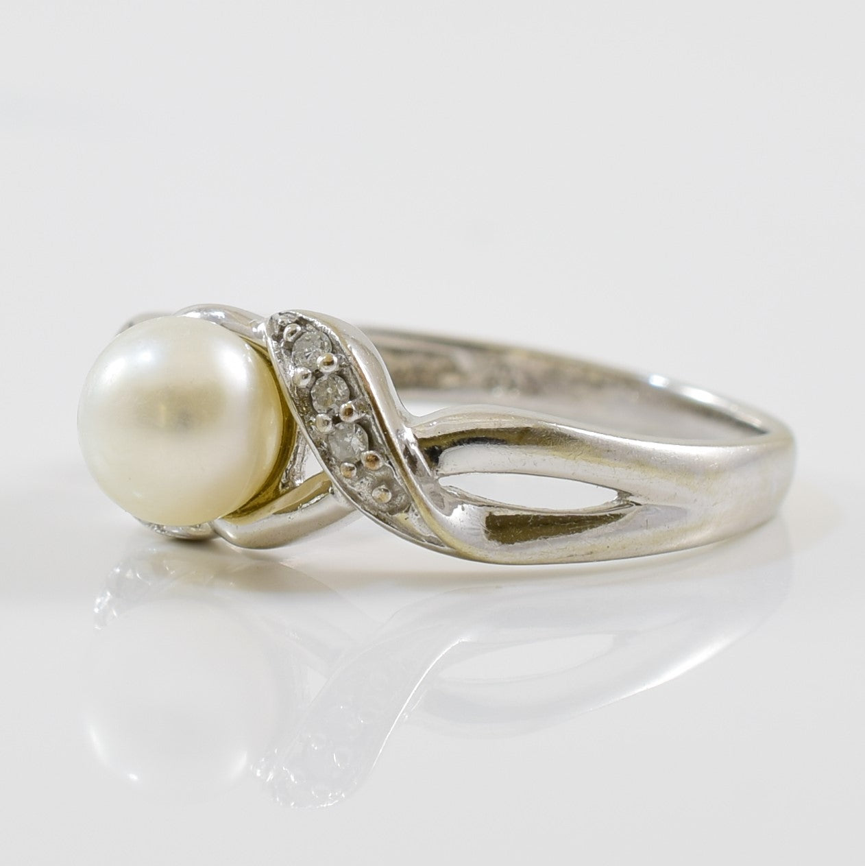 Bypass Diamond & Pearl Ring | 0.03ctw, 1.50ct | SZ 6.5 |