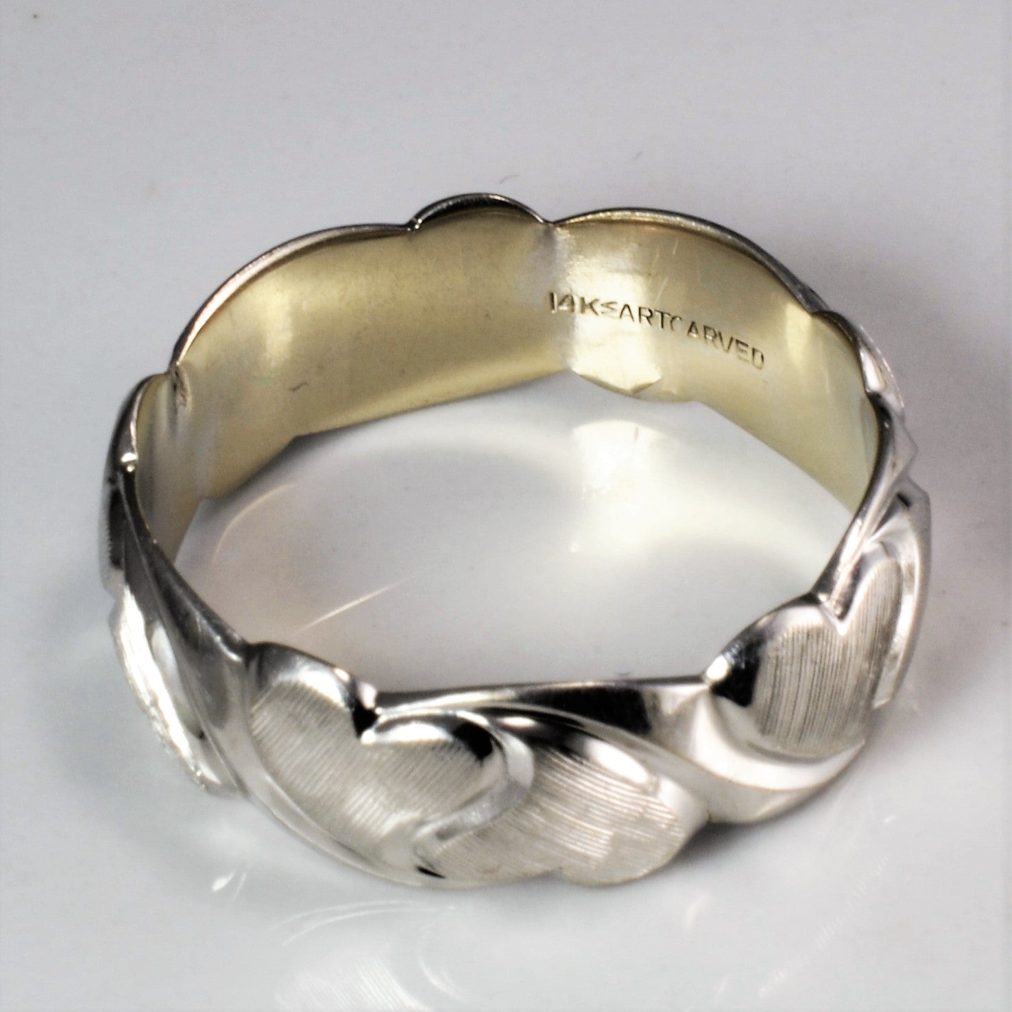 Textured Heart Design Gold Band | SZ 10.5 |