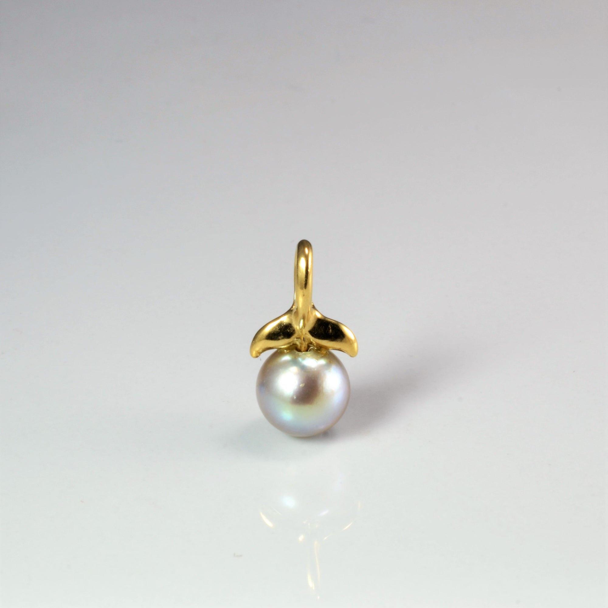 Gold Fin Pearl Pendant