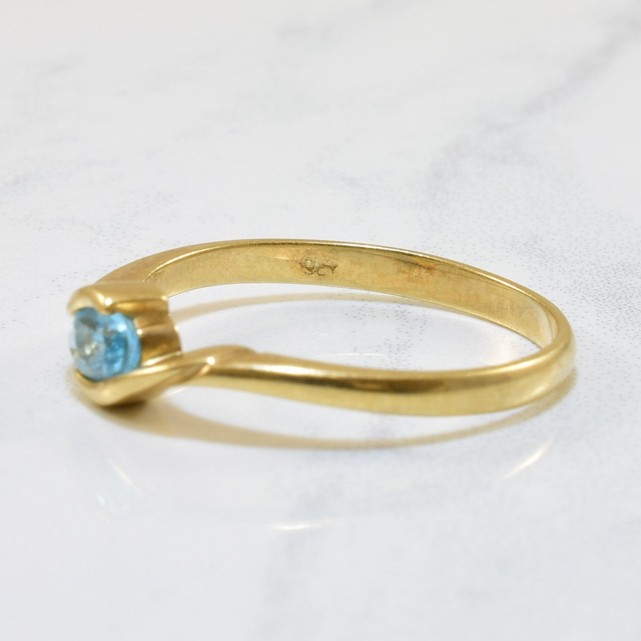 Oval Blue Topaz Solitaire Ring | 0.22ct | SZ 7.5 |