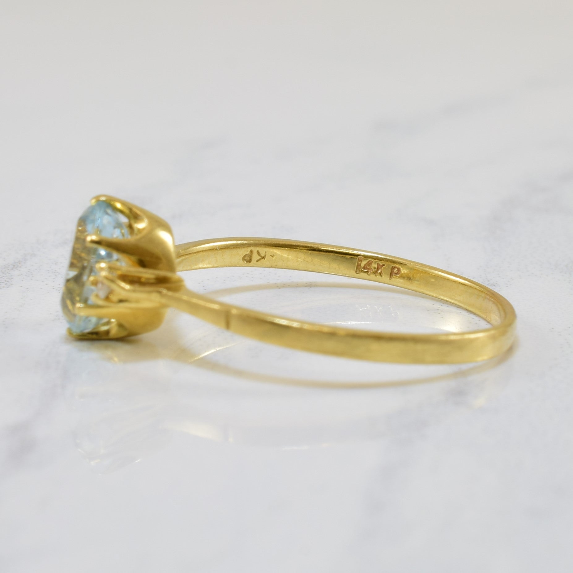 Oval Aquamarine & Diamond Ring | 0.69ct, 0.04ctw | SZ 7.75 |