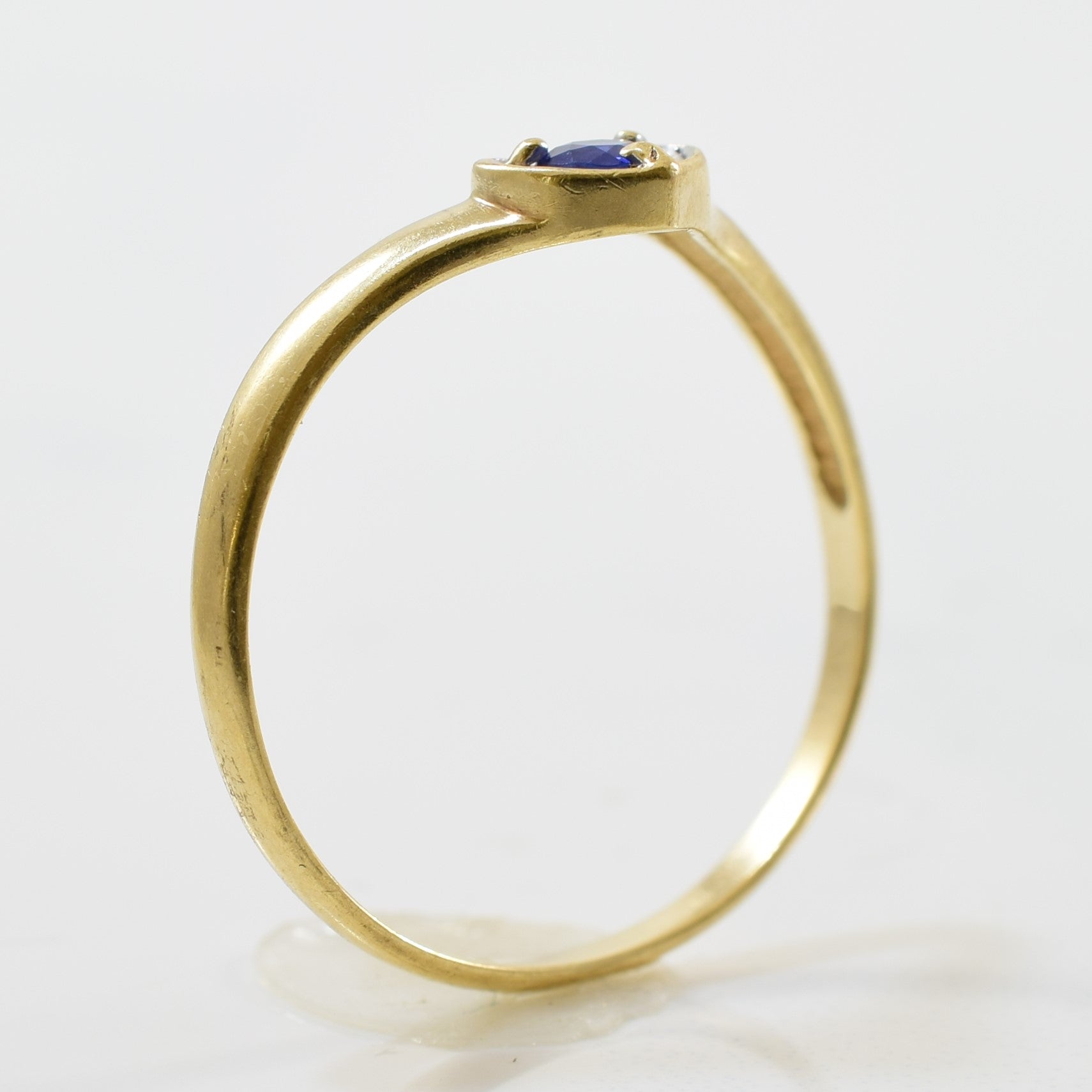 Blue Sapphire Chevron Heart Ring | 0.14ct | SZ 7.75 |