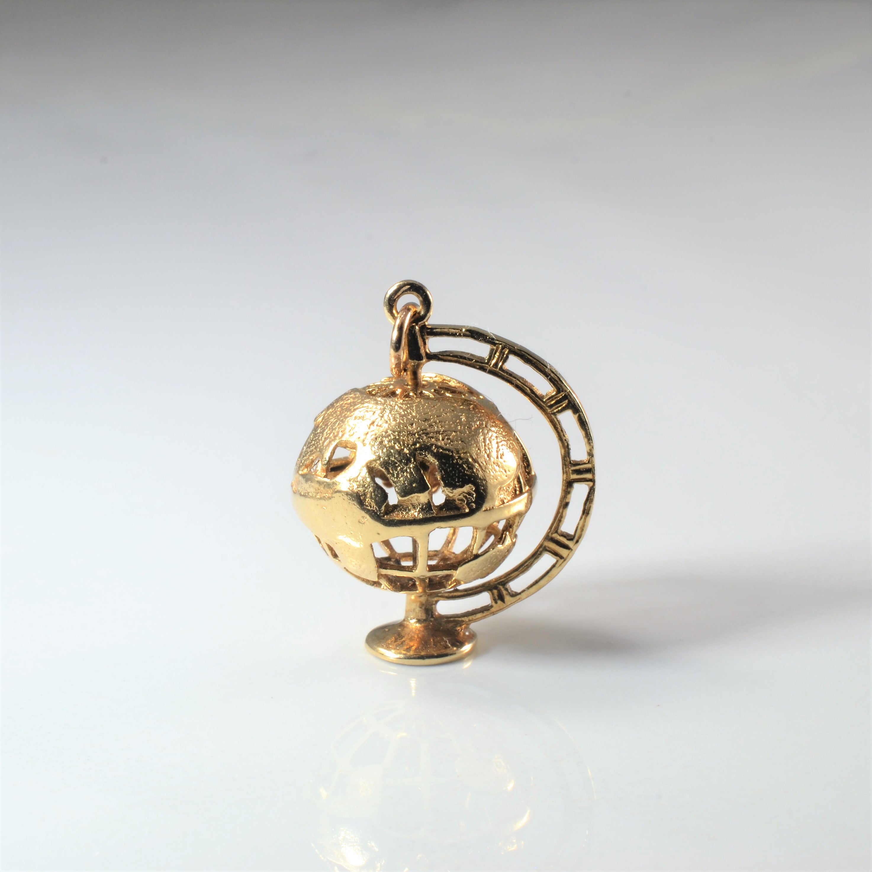 10k Yellow Gold Globe Pendant |