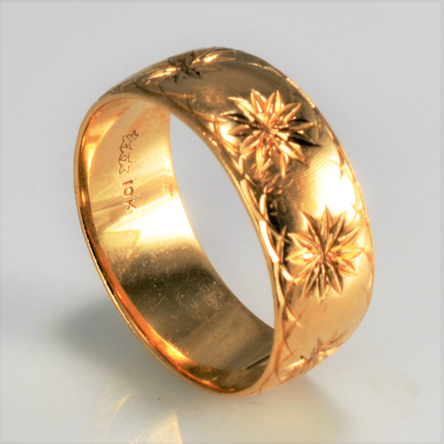 Textured Star Burst Gold Unisex Band | SZ 9 |