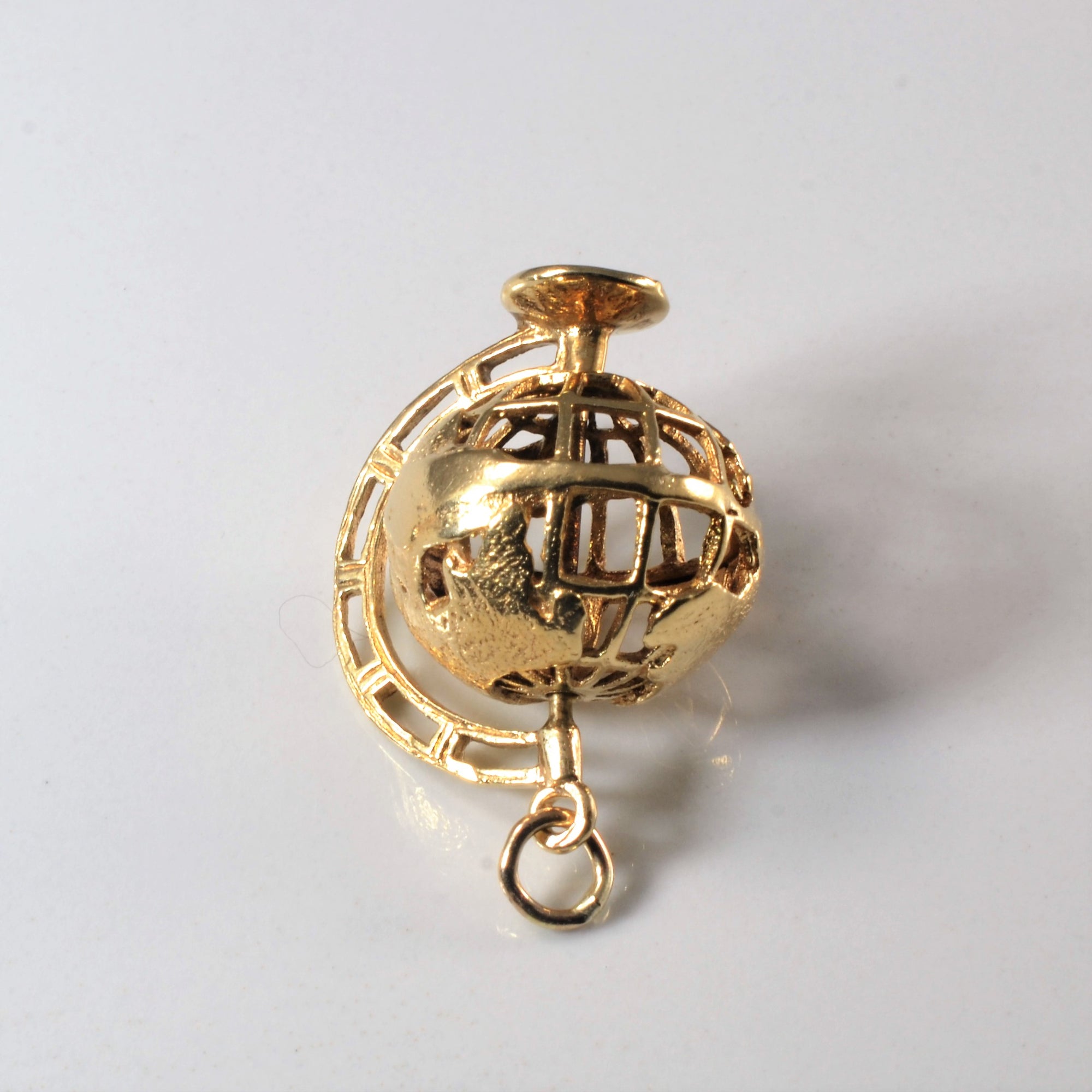 10k Yellow Gold Globe Pendant |