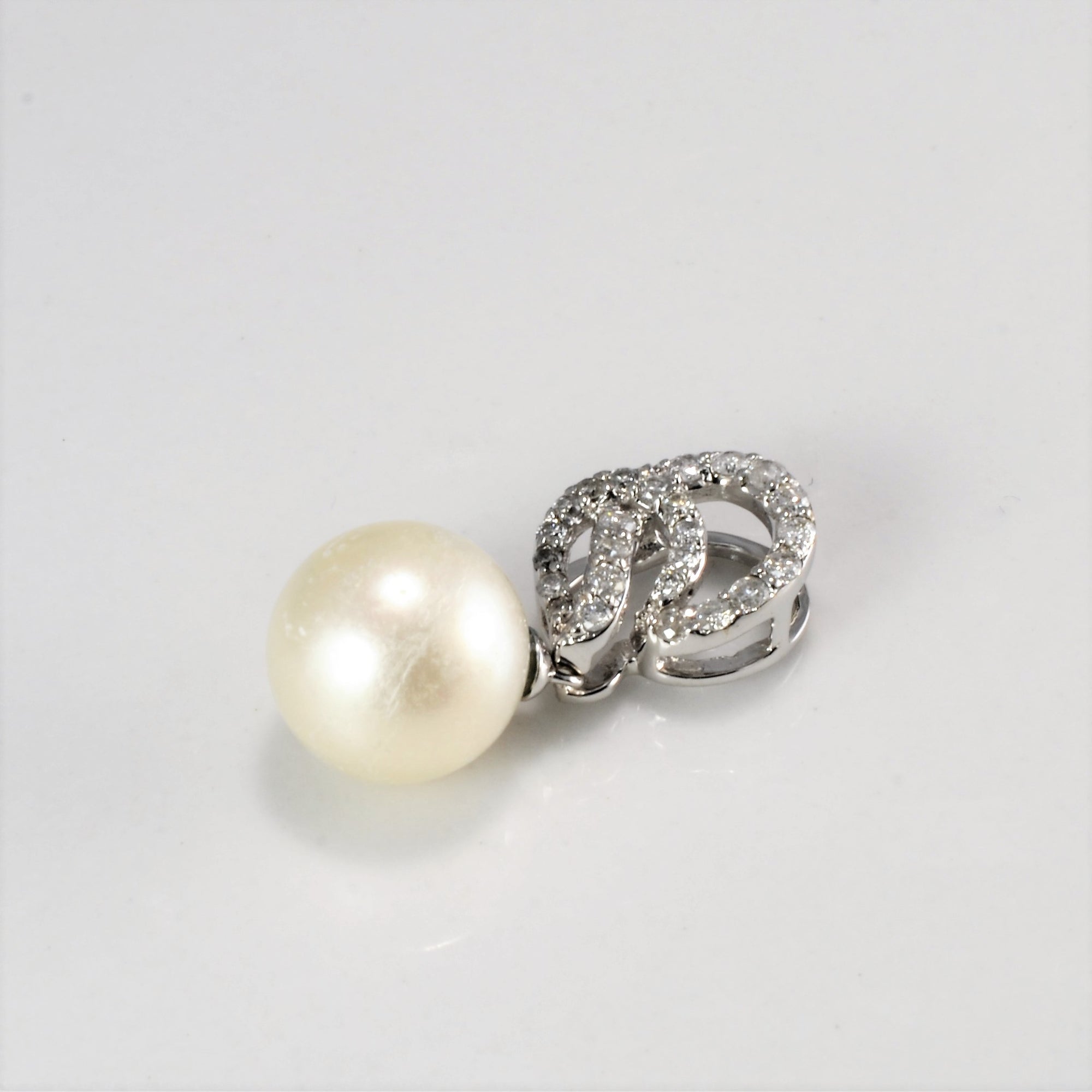 Diamond & Pearl Pendant | 0.15 ctw |